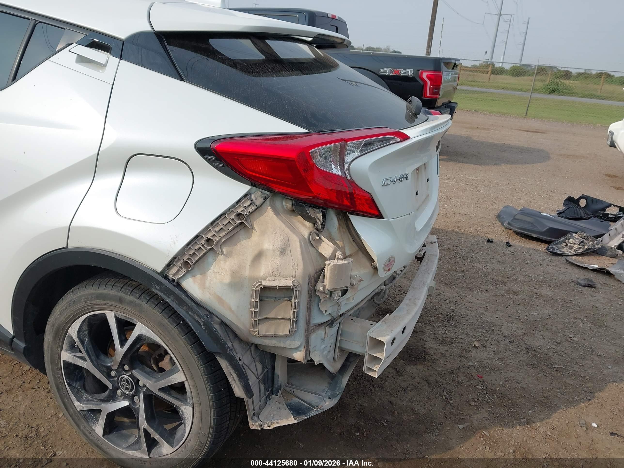 TOYOTA C-HR image 6