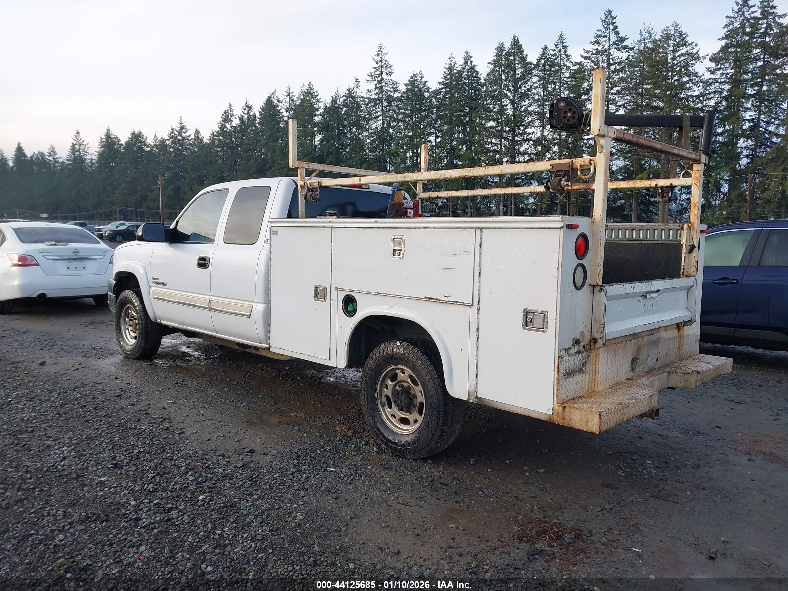 CHEVROLET SILVERADO image 3