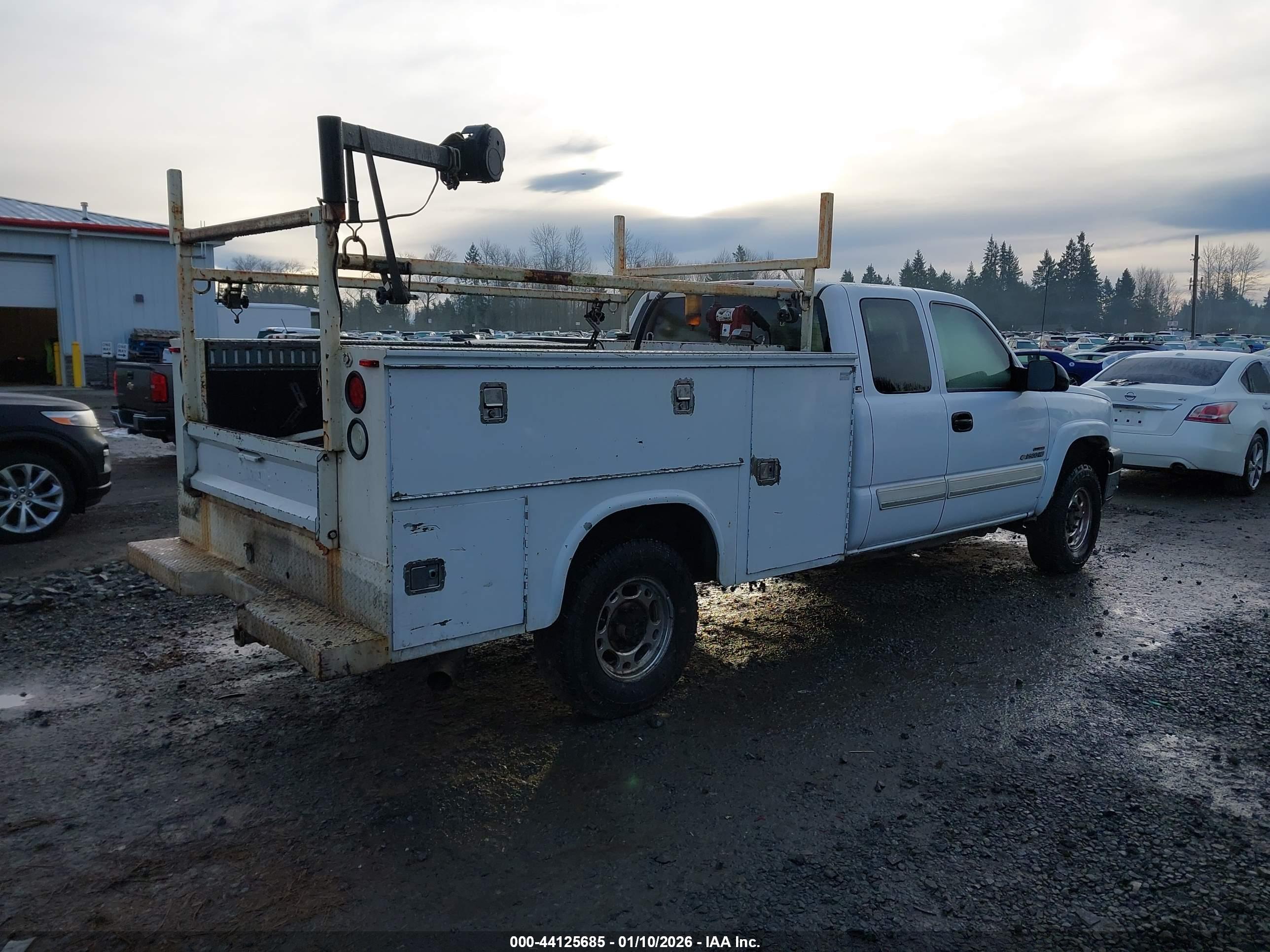 CHEVROLET SILVERADO image 4