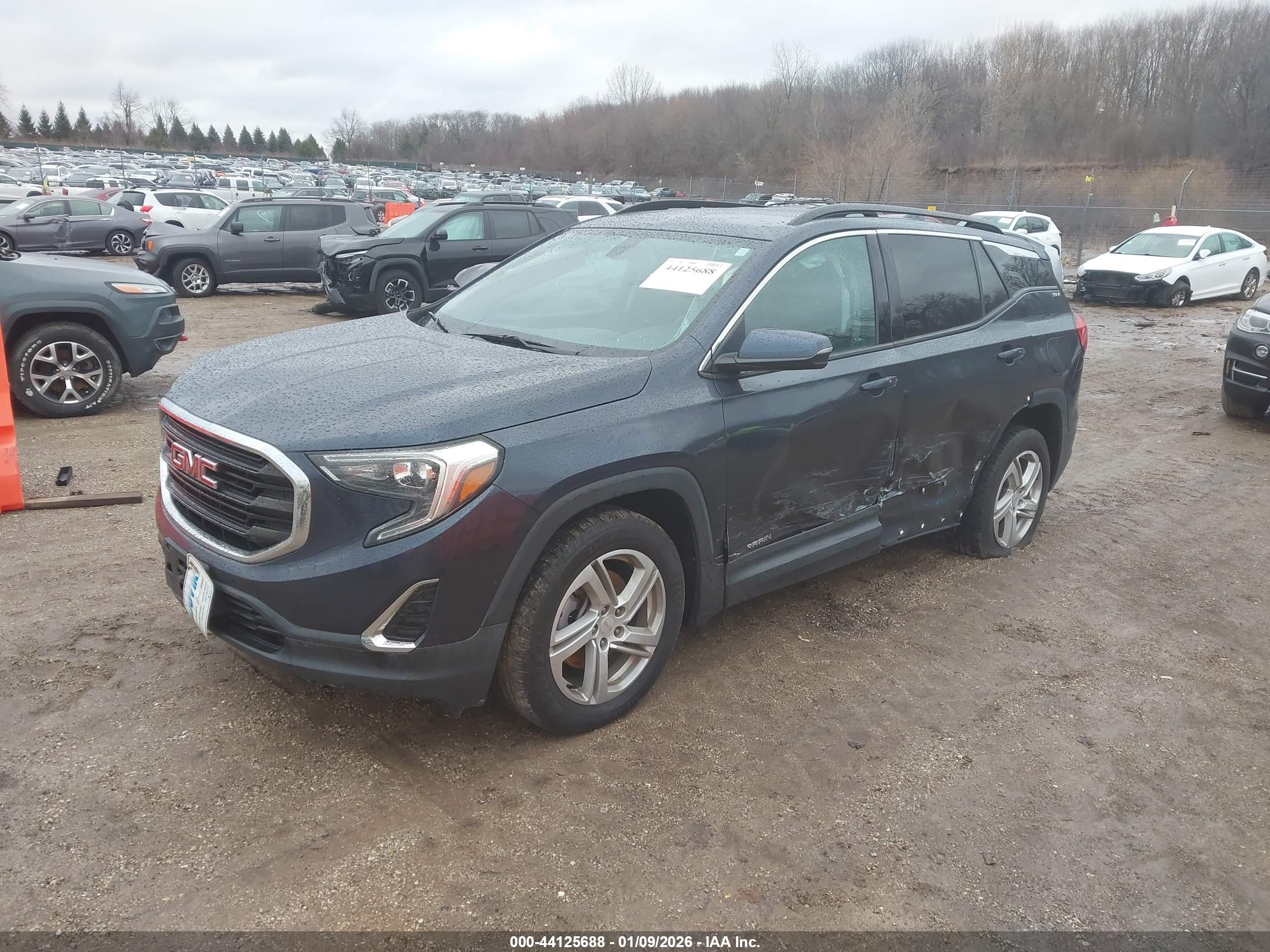 GMC TERRAIN image 2