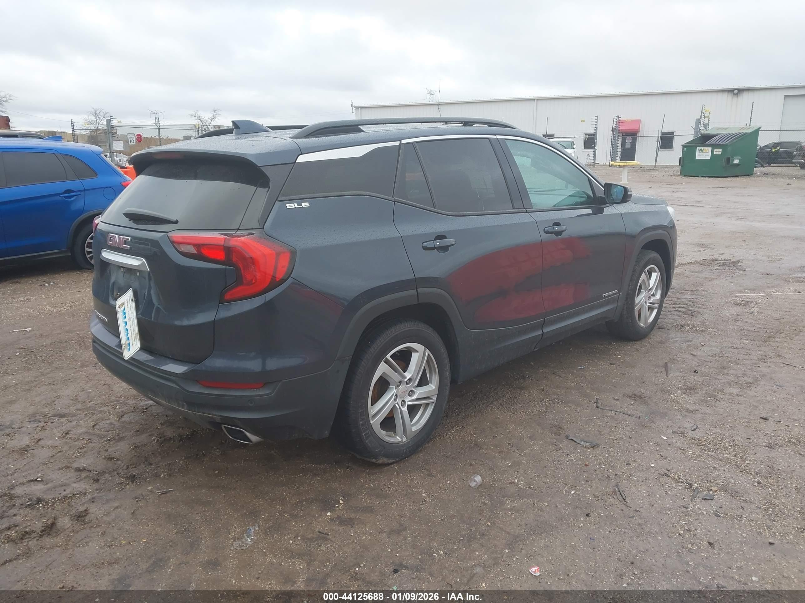 GMC TERRAIN image 4