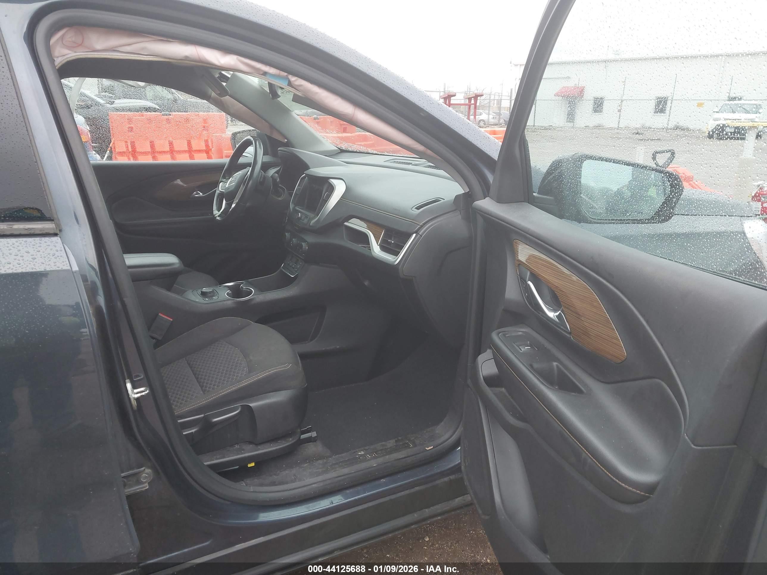 GMC TERRAIN image 5