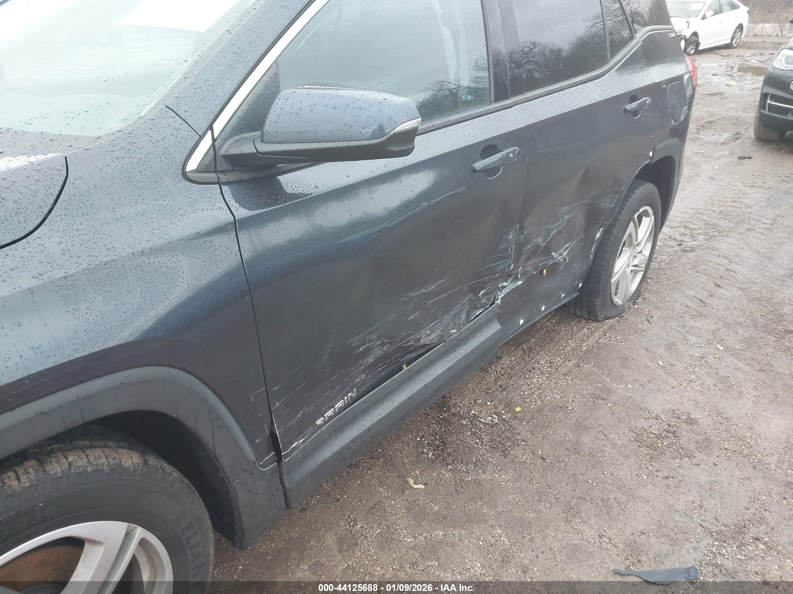 GMC TERRAIN image 6
