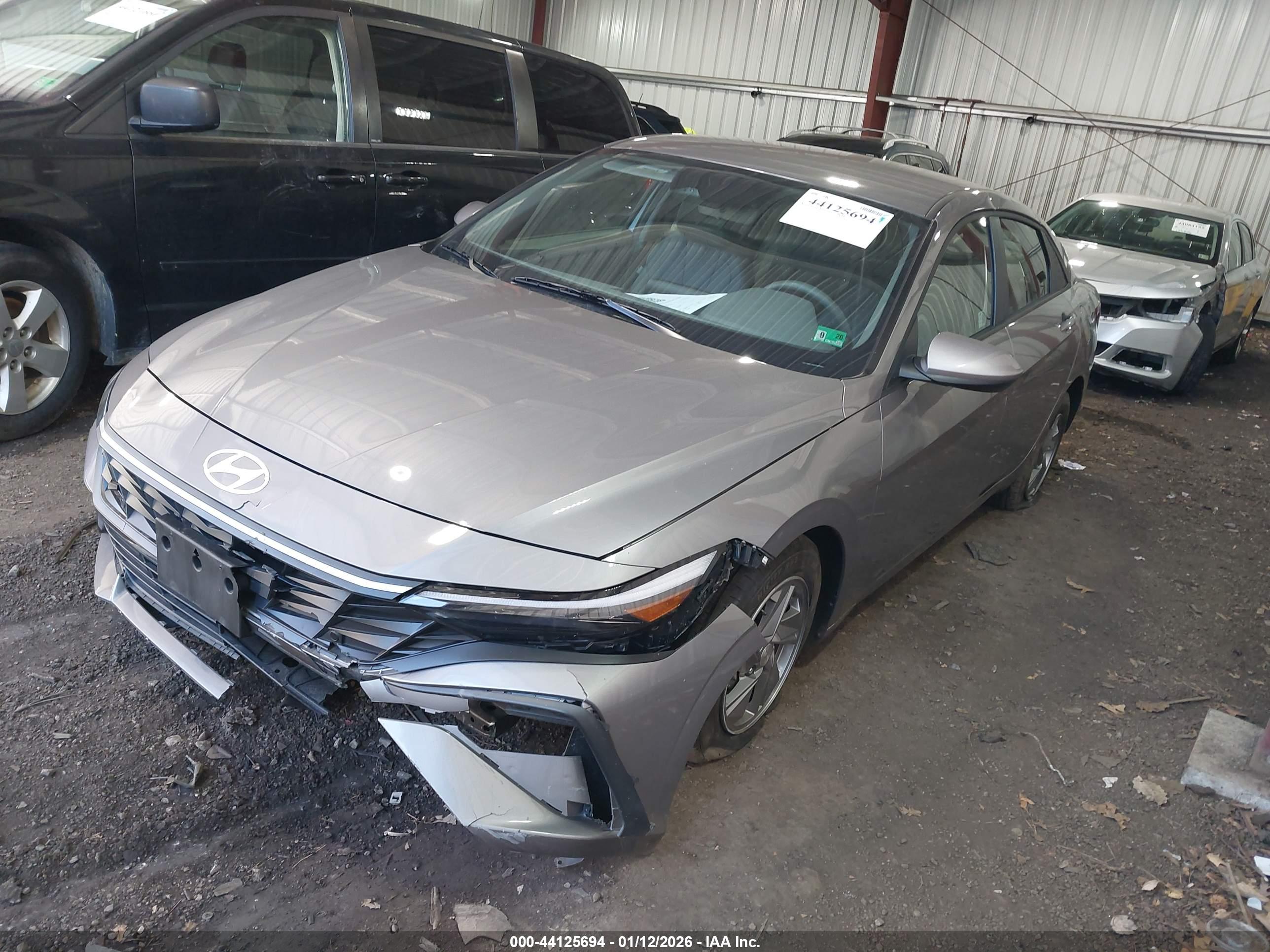 HYUNDAI ELANTRA image 2