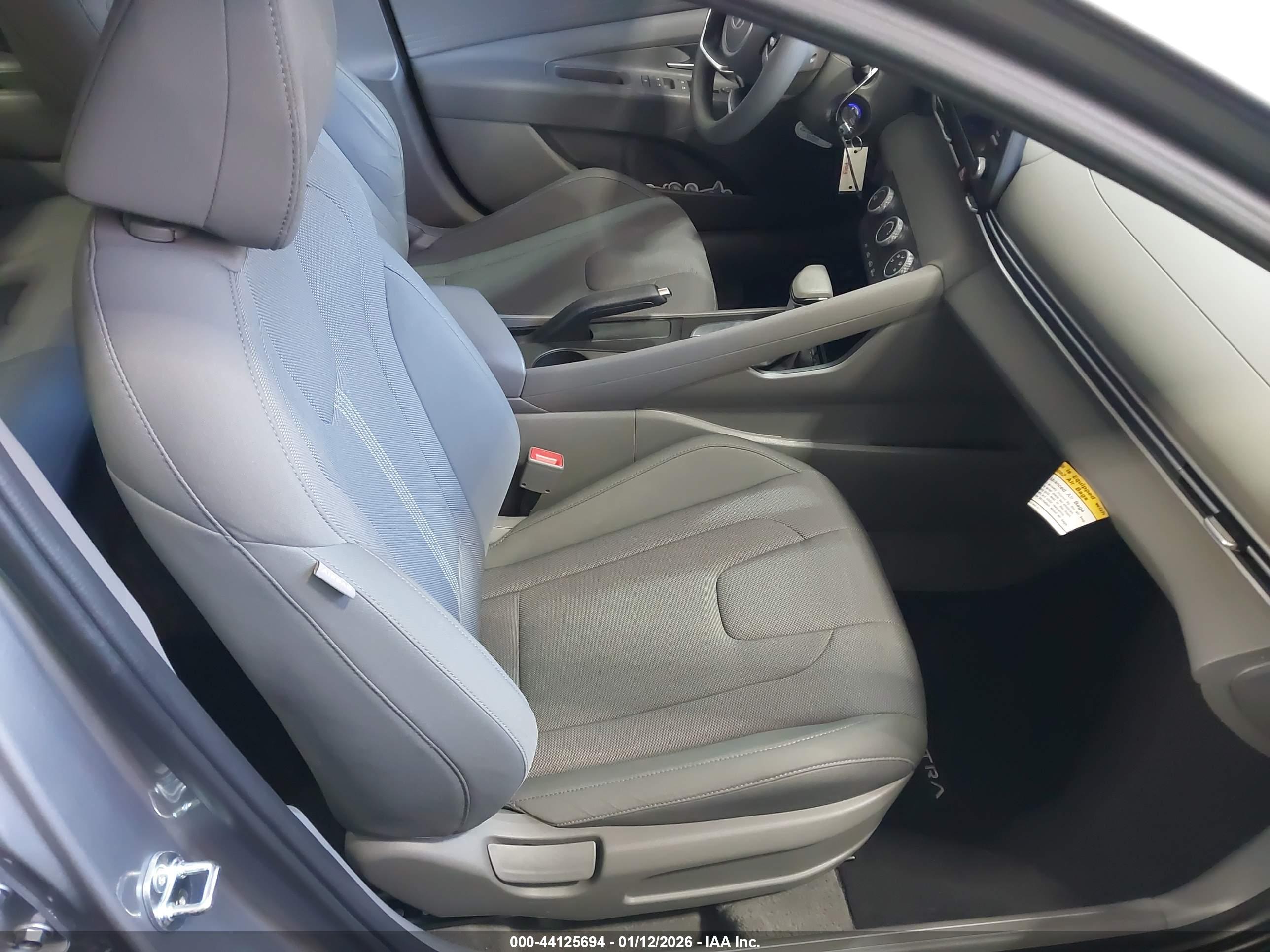 HYUNDAI ELANTRA image 5