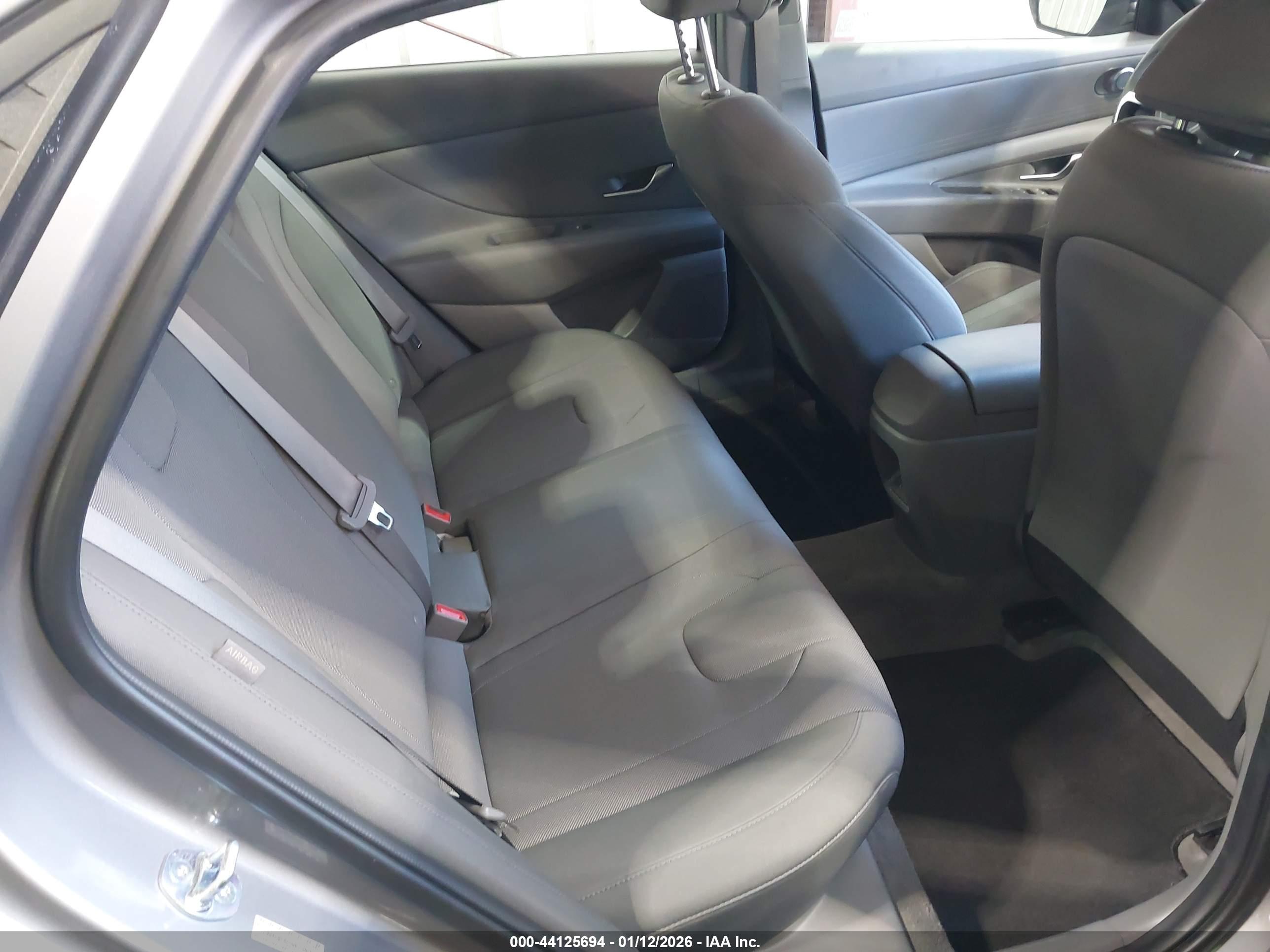 HYUNDAI ELANTRA image 8