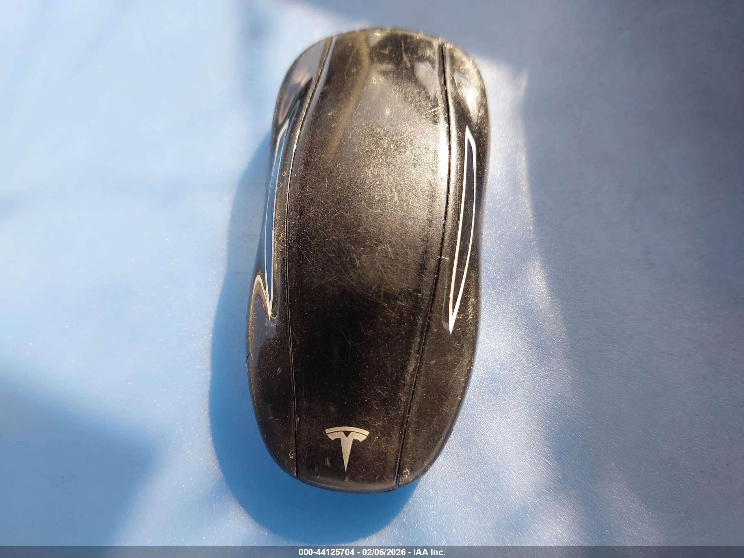 TESLA MODEL image 11