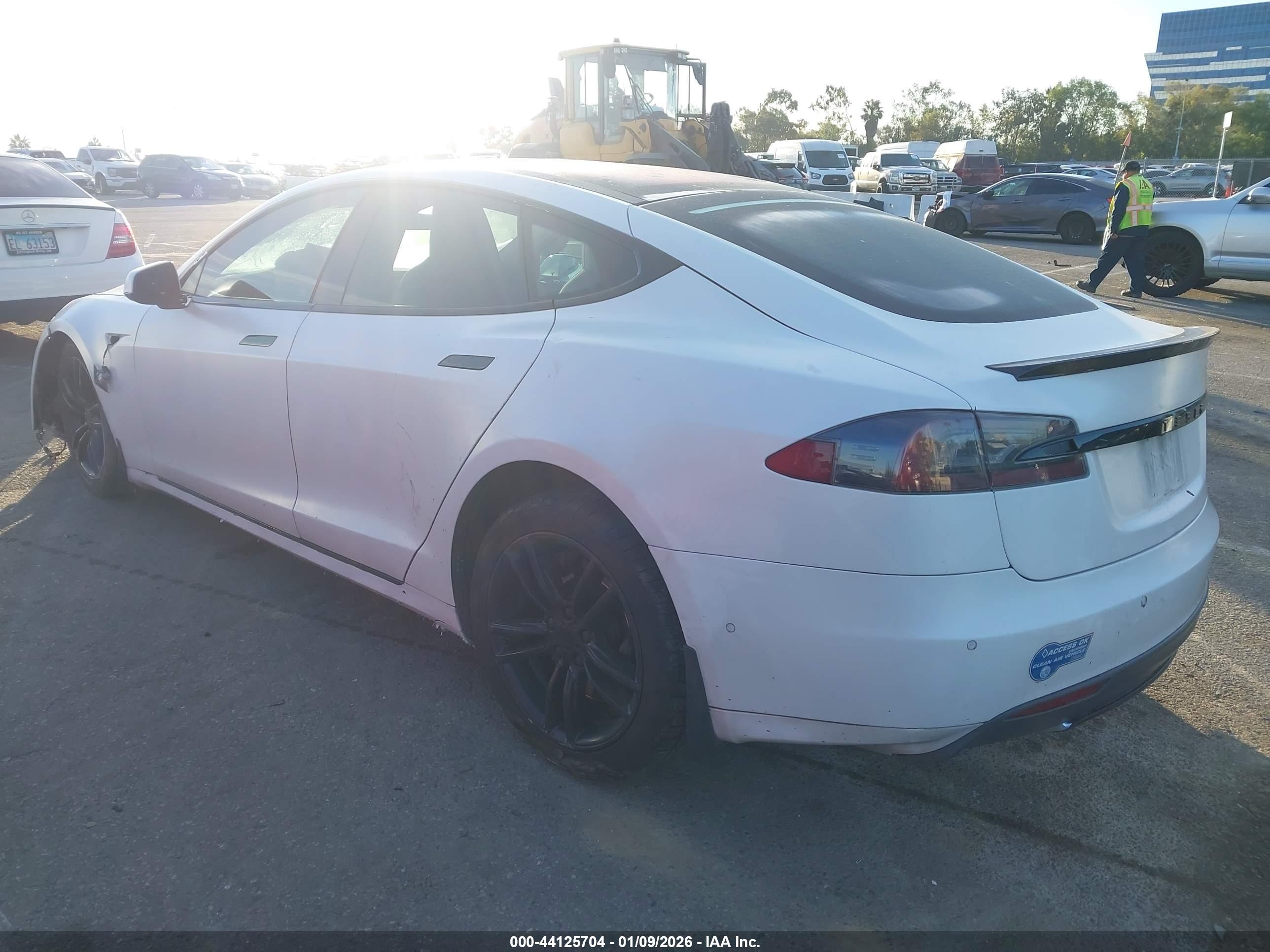 TESLA MODEL image 3