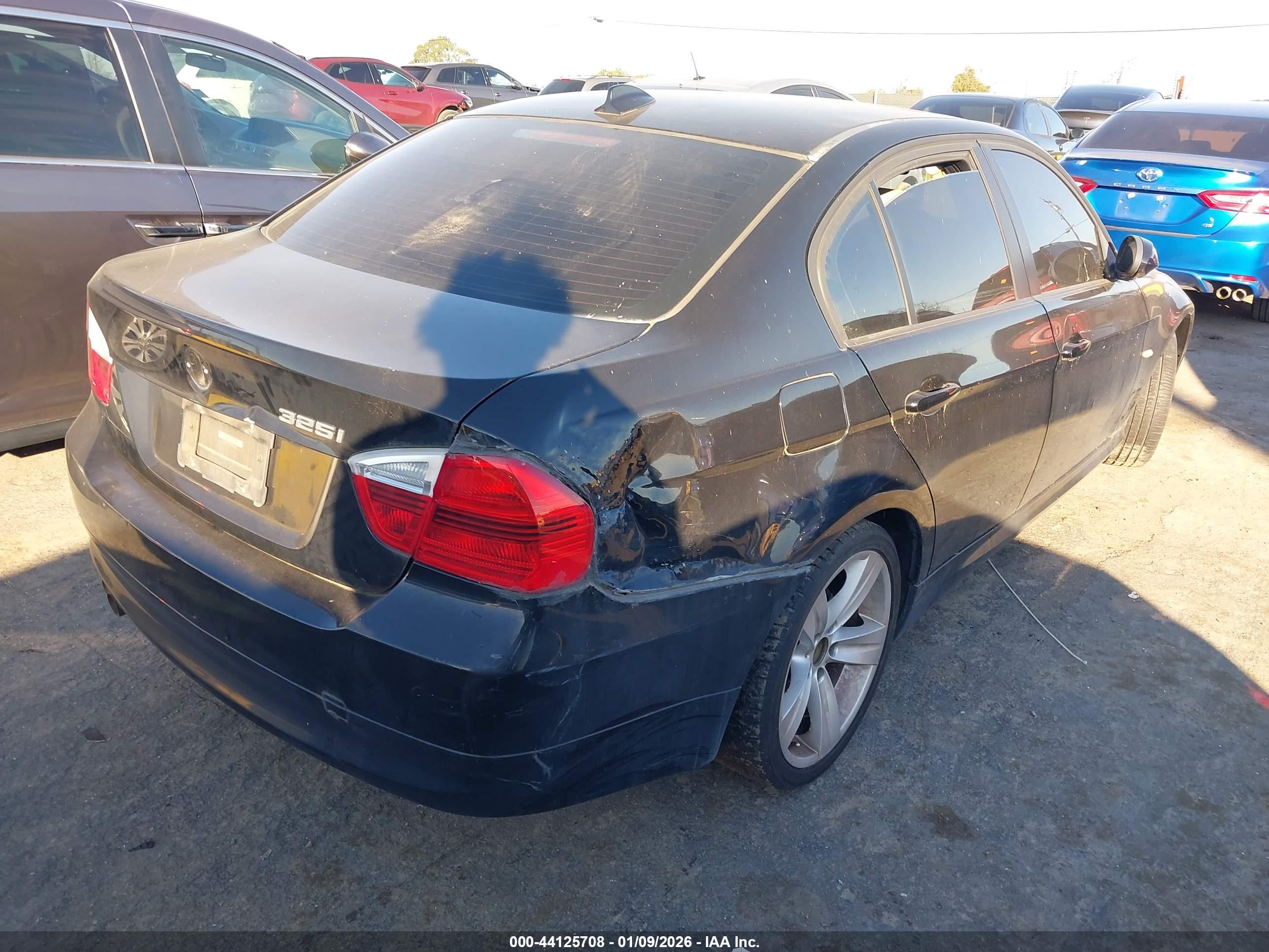 BMW 325I image 4