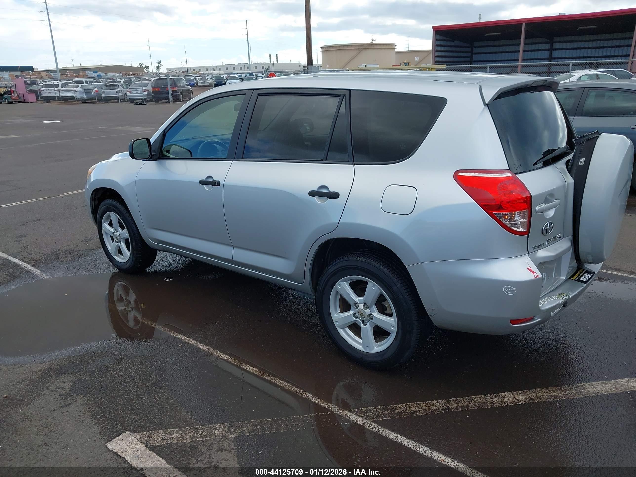 TOYOTA RAV4 image 3