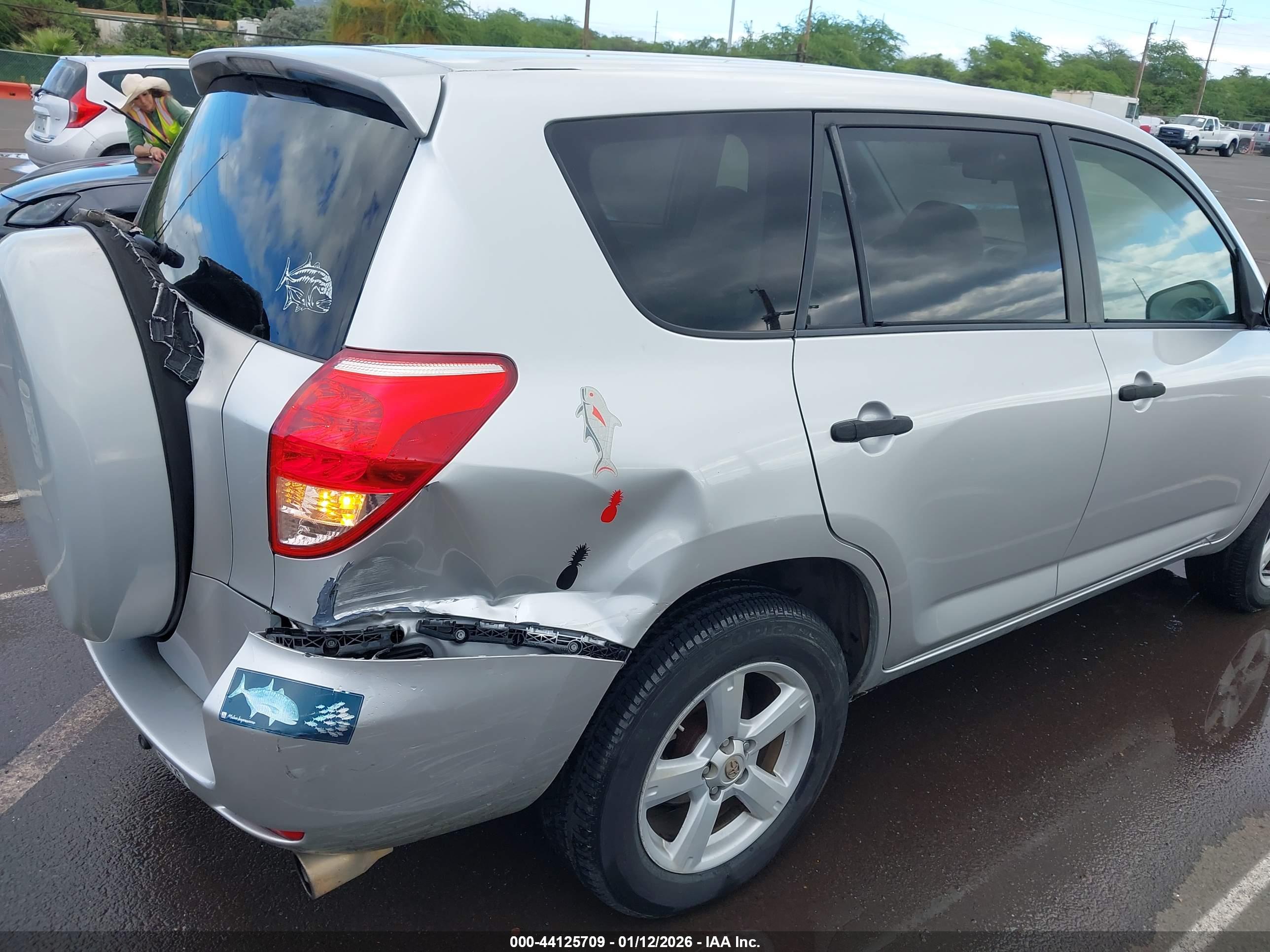 TOYOTA RAV4 image 6