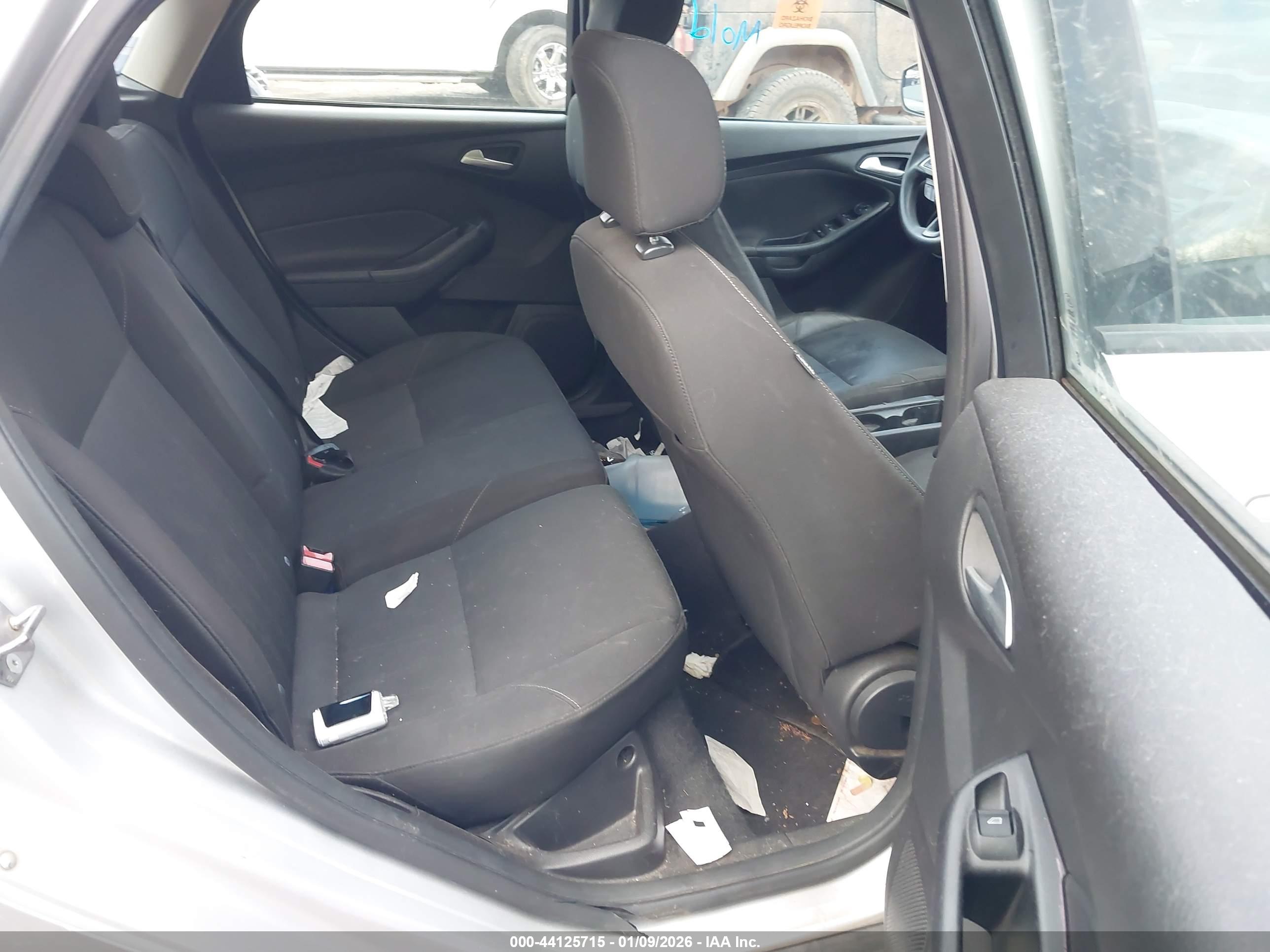 FORD FOCUS image 8