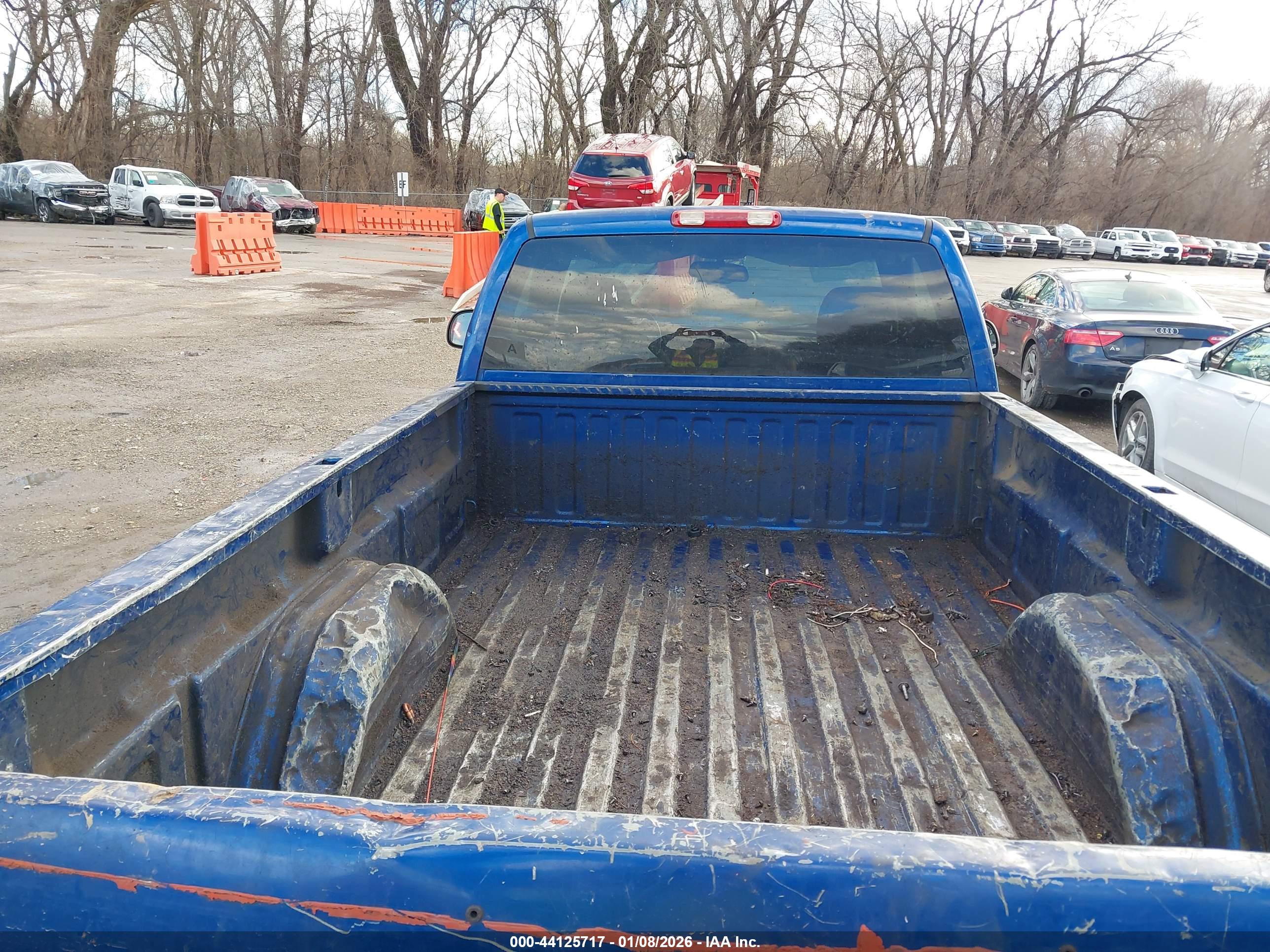 CHEVROLET SILVERADO image 8