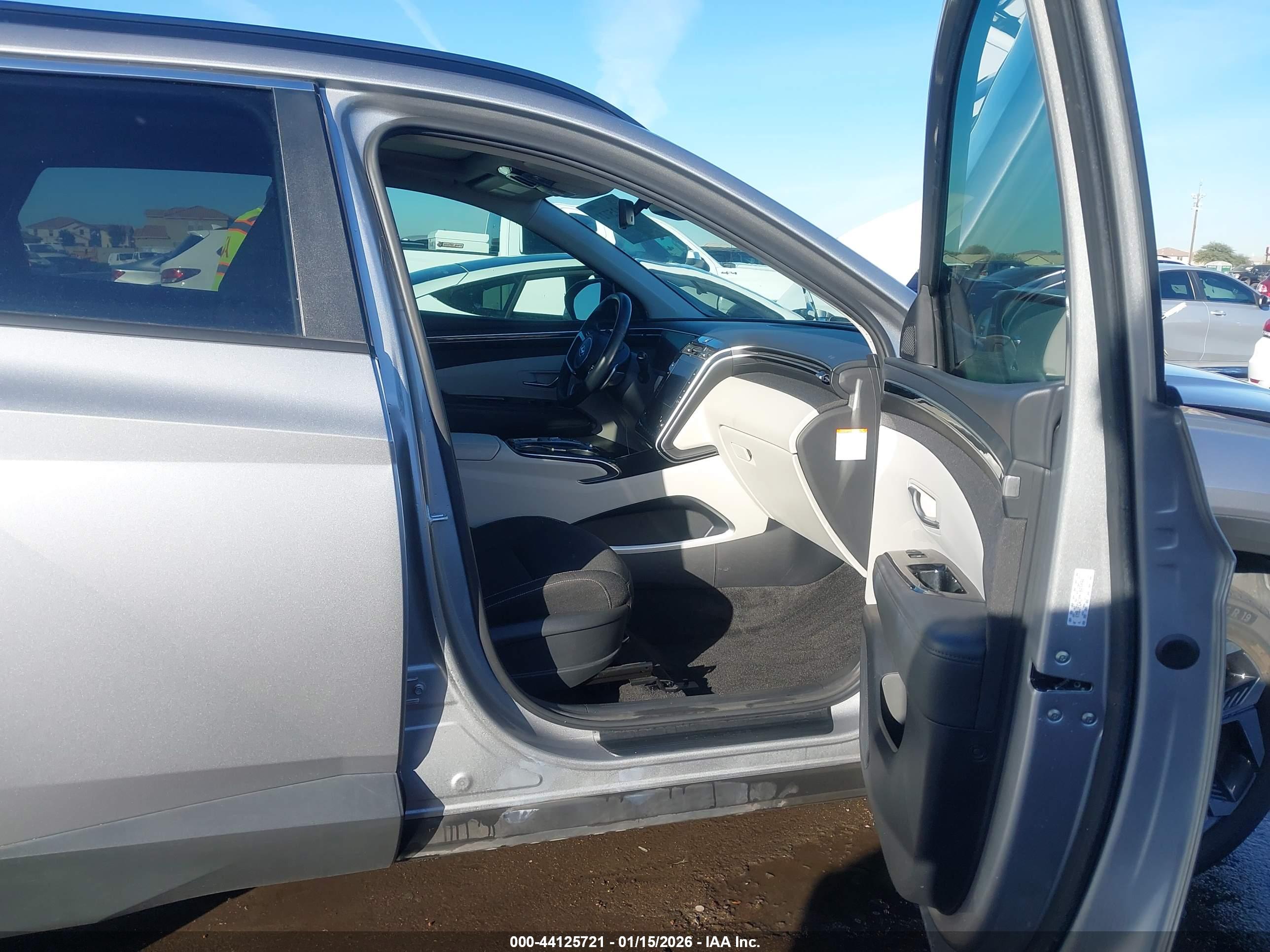 HYUNDAI TUCSON image 5