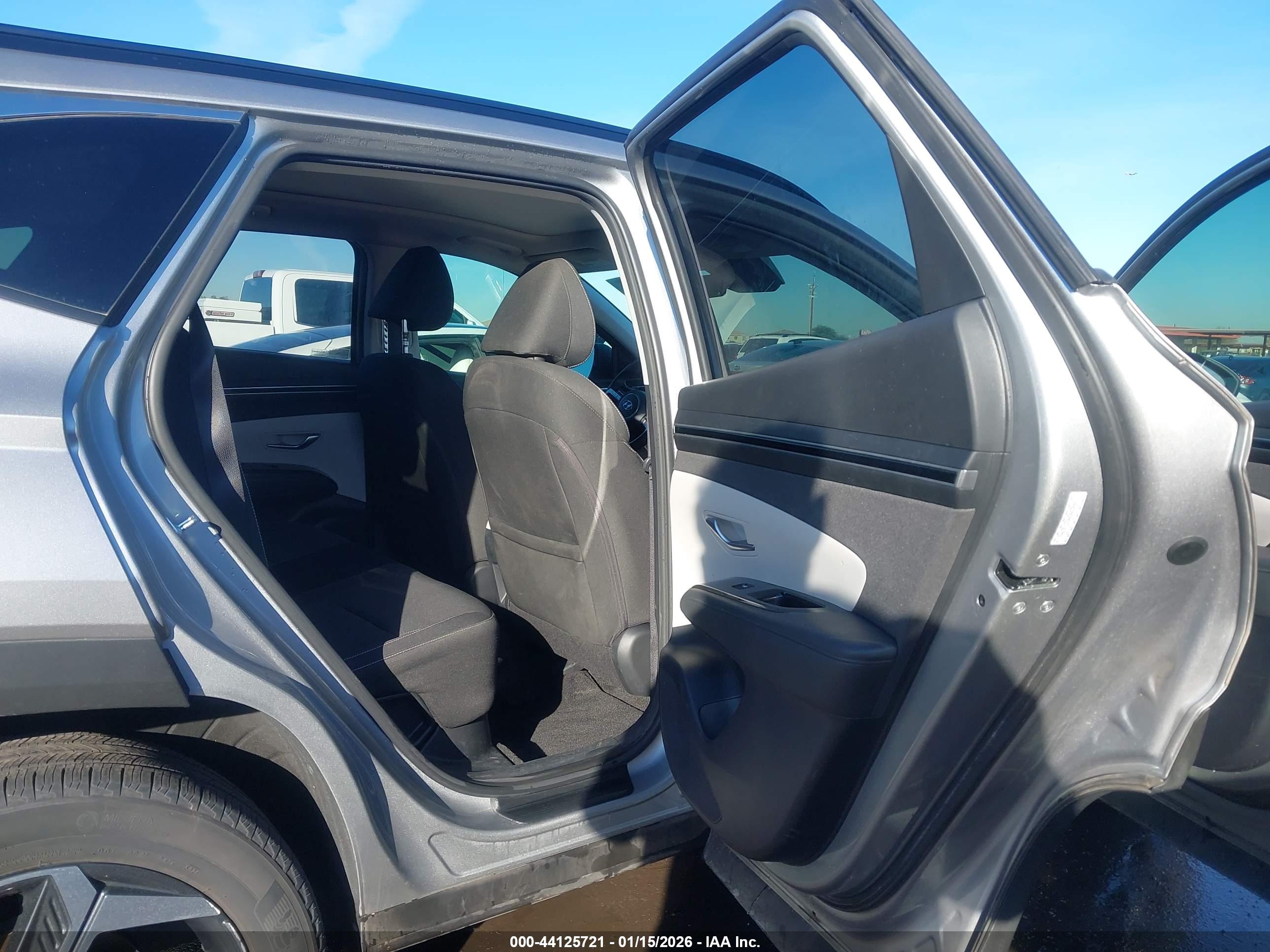 HYUNDAI TUCSON image 8