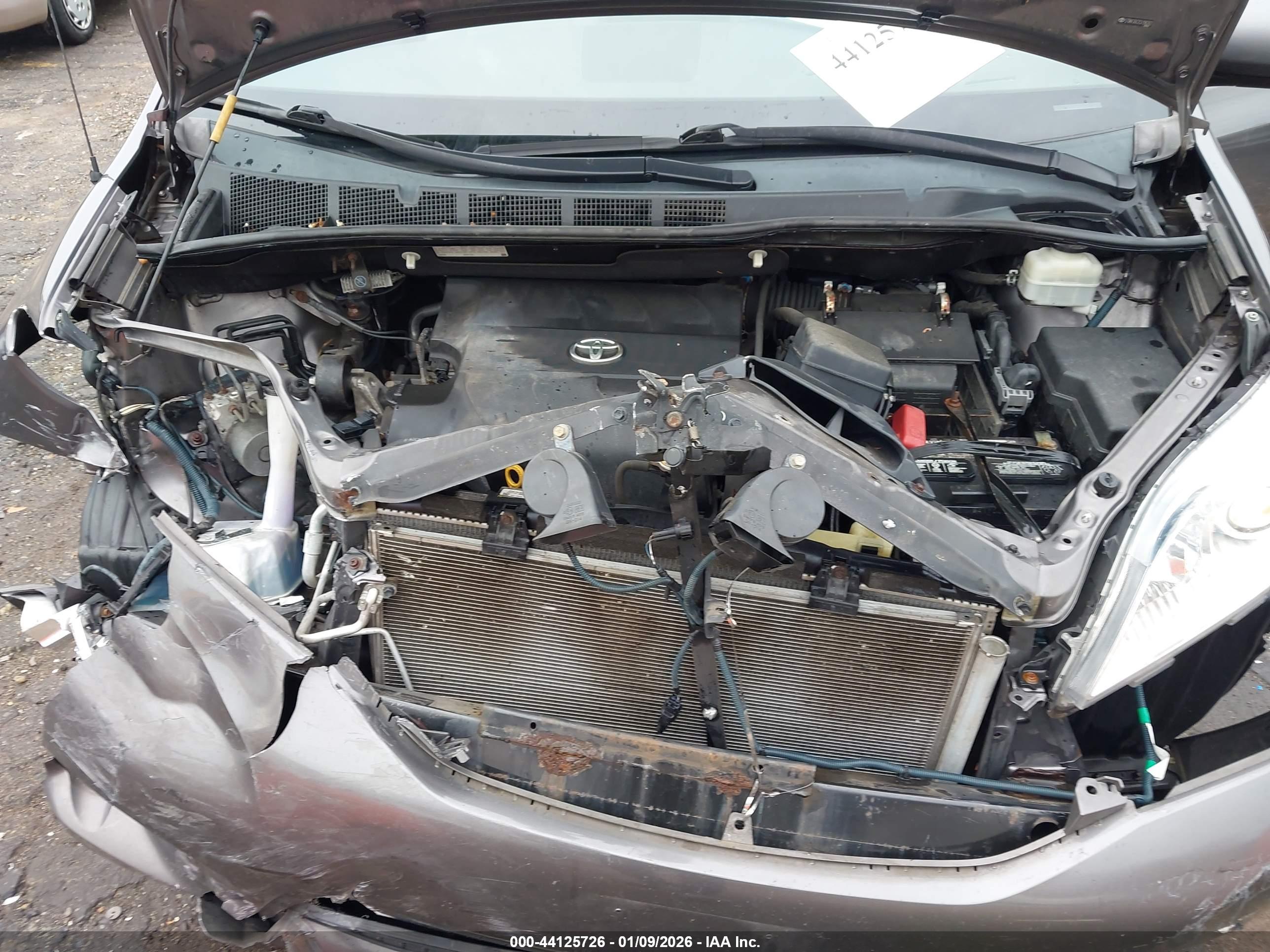 TOYOTA SIENNA image 10