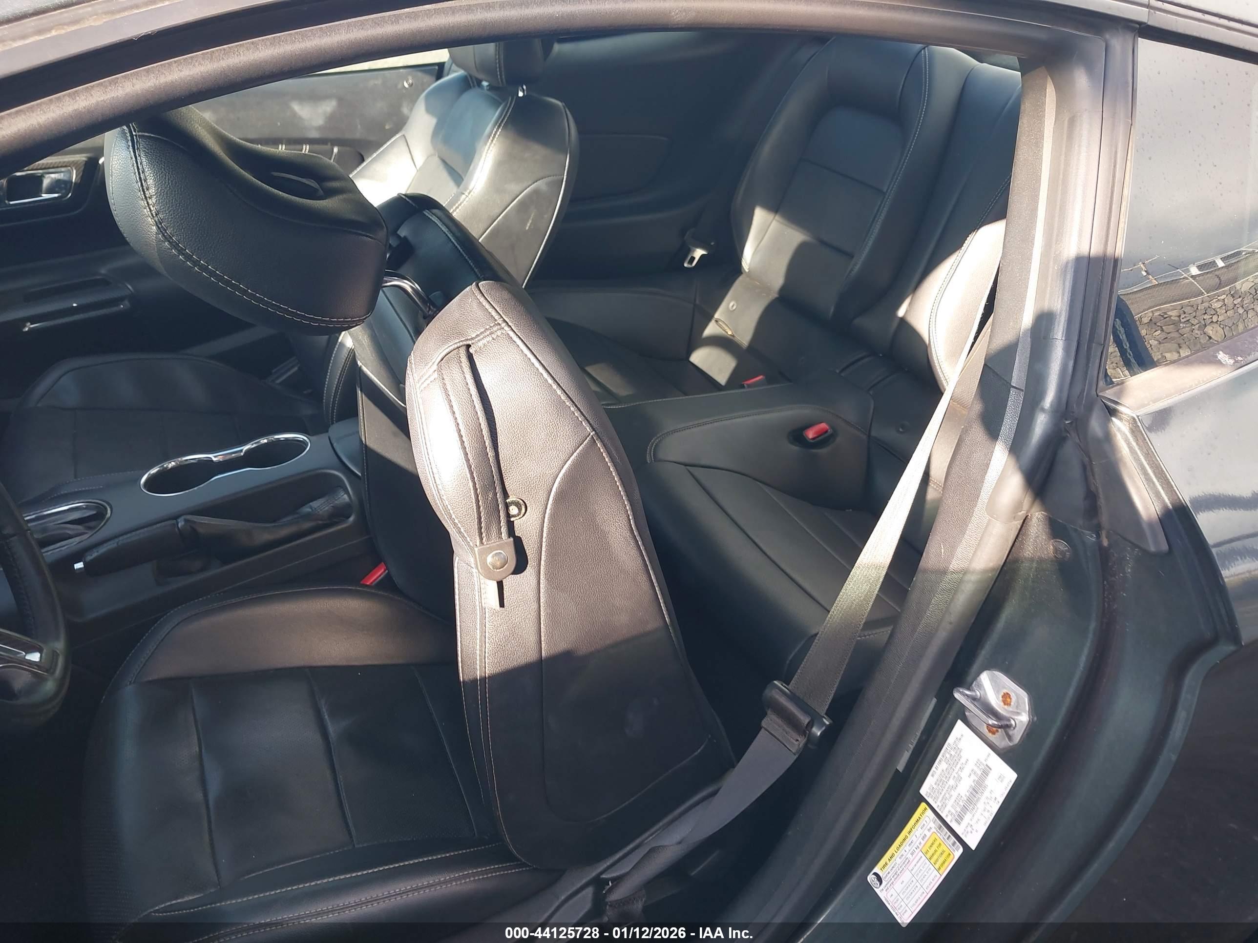 FORD MUSTANG image 8