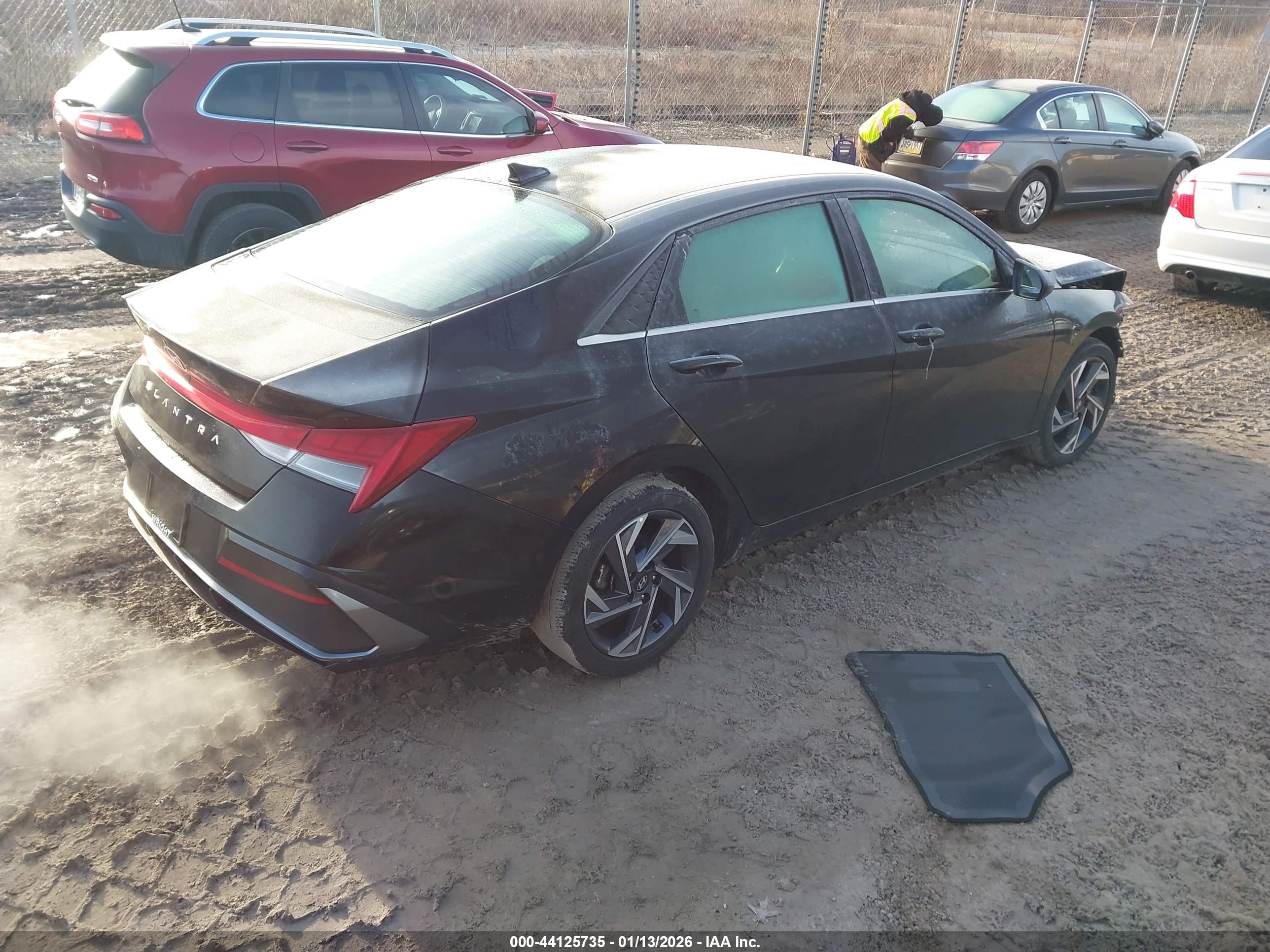 HYUNDAI ELANTRA image 4