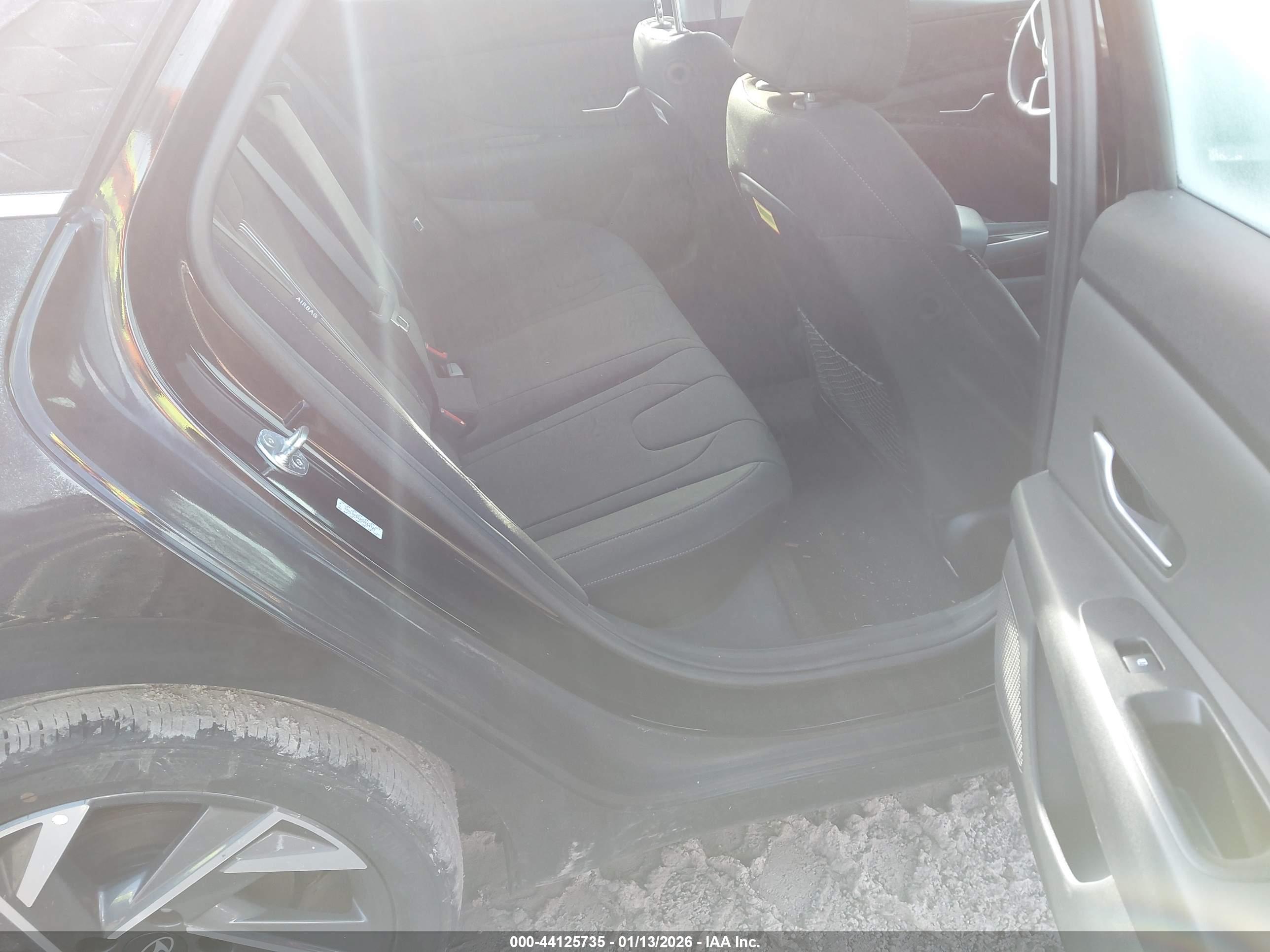 HYUNDAI ELANTRA image 8