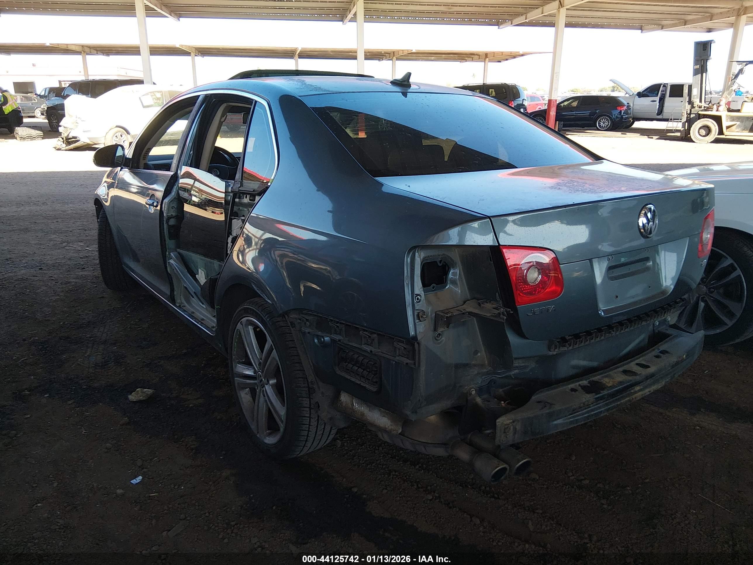 VOLKSWAGEN JETTA image 3