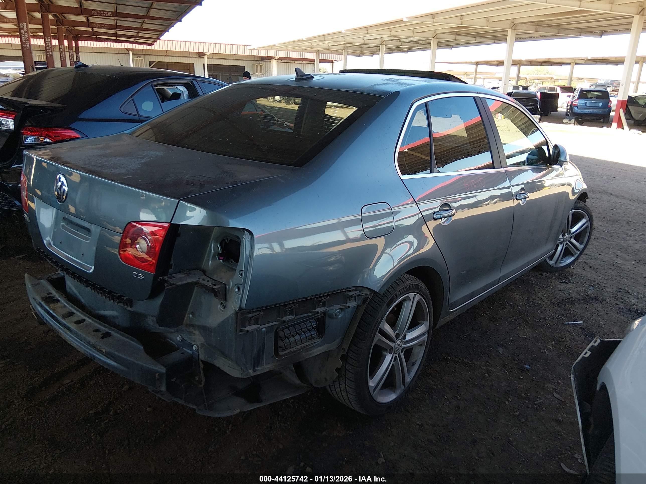 VOLKSWAGEN JETTA image 4