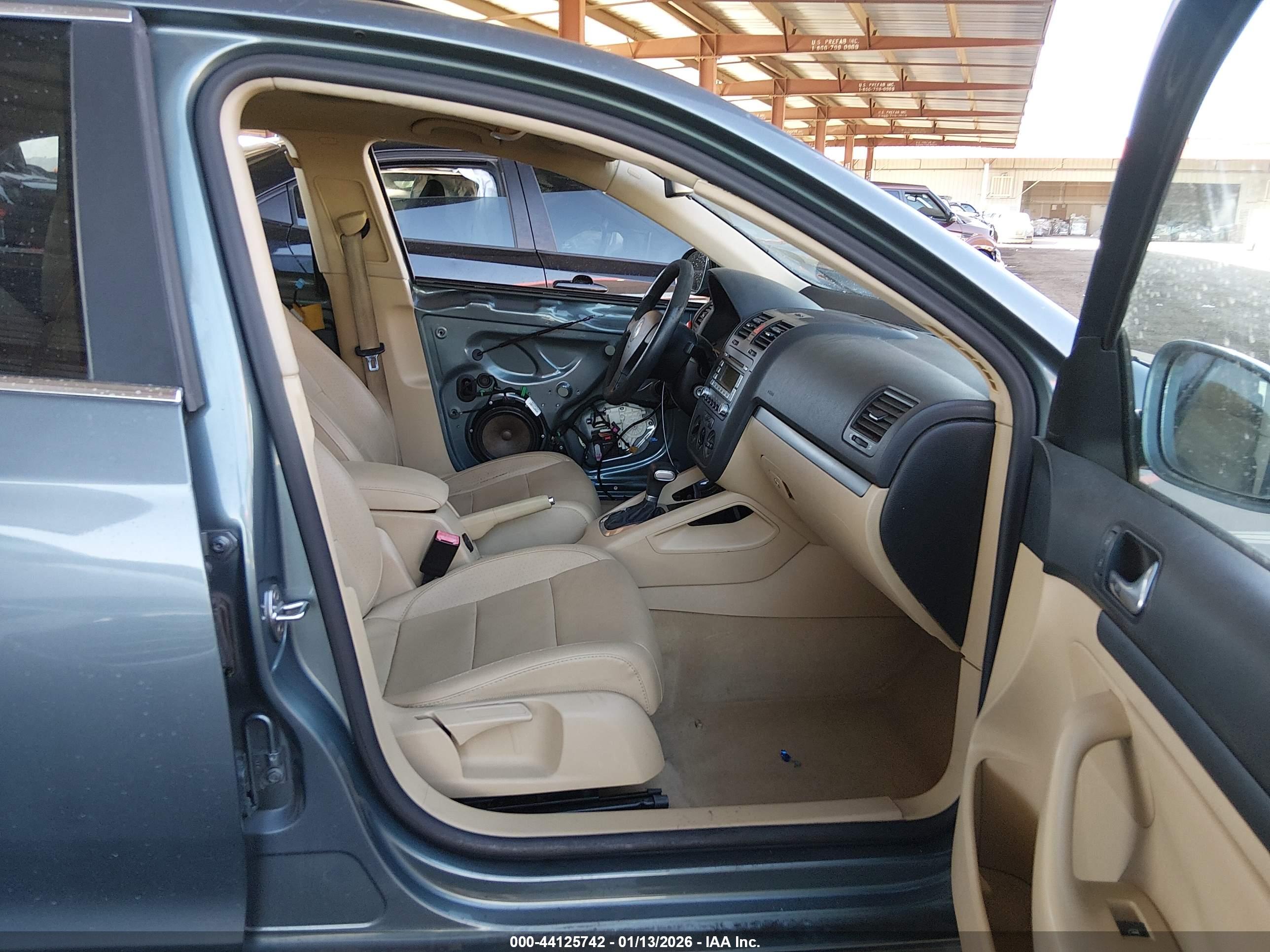 VOLKSWAGEN JETTA image 5