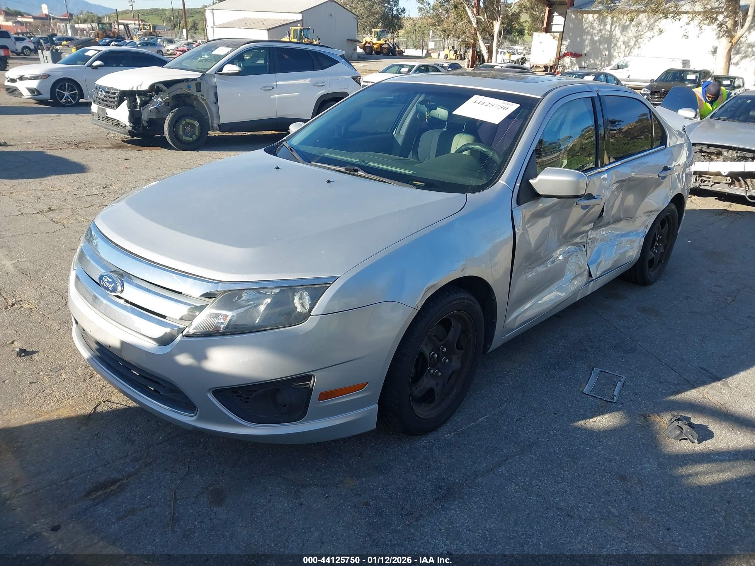 FORD FUSION image 2