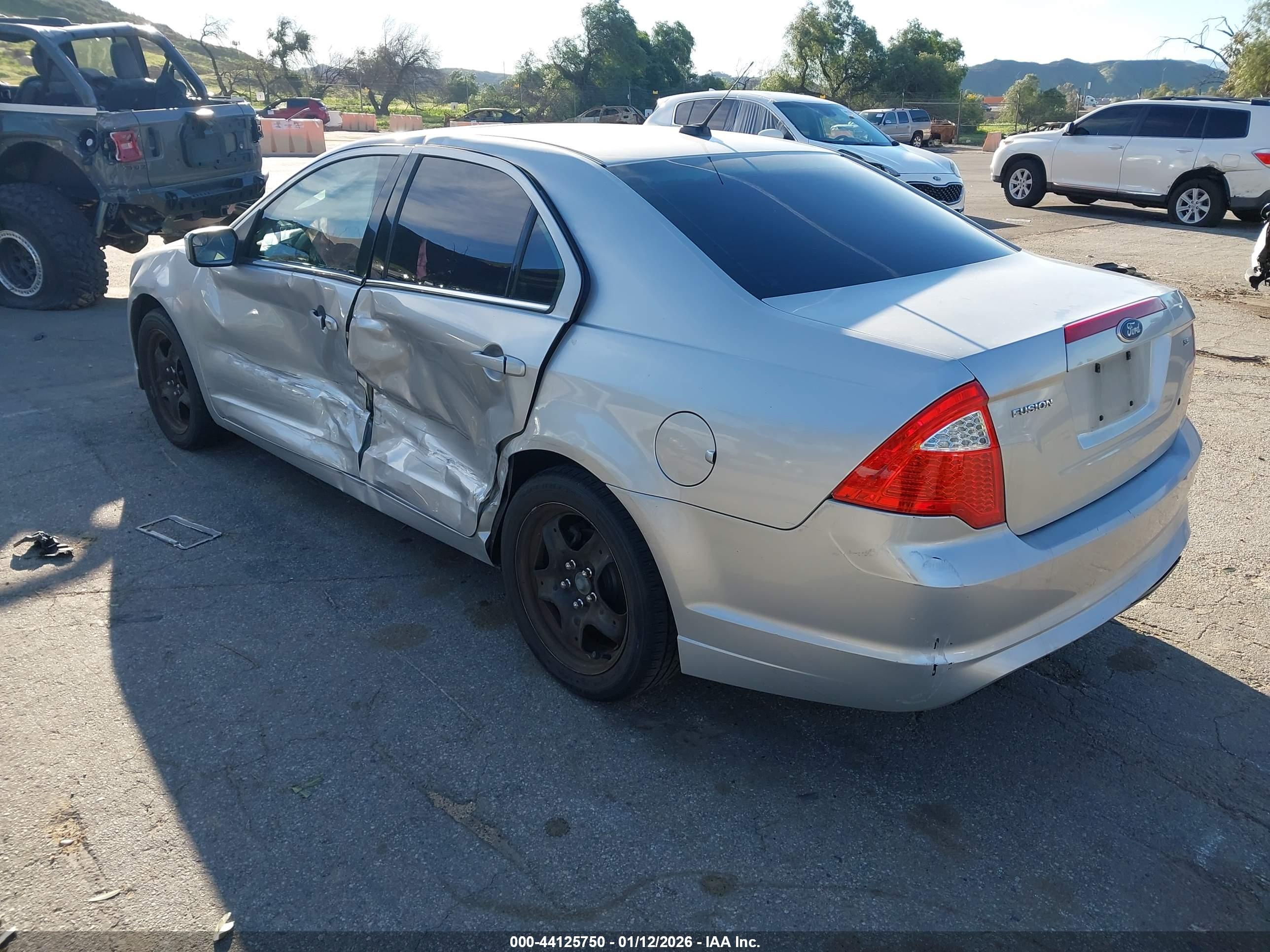 FORD FUSION image 3