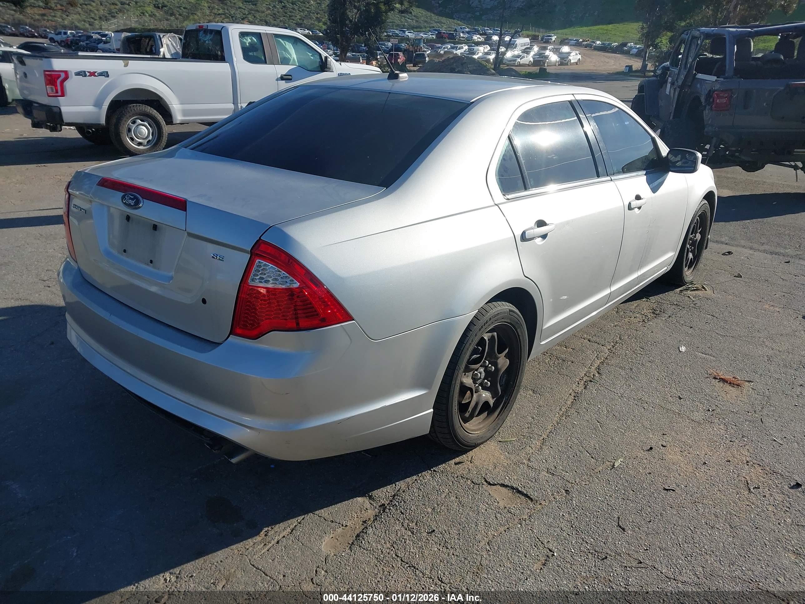 FORD FUSION image 4