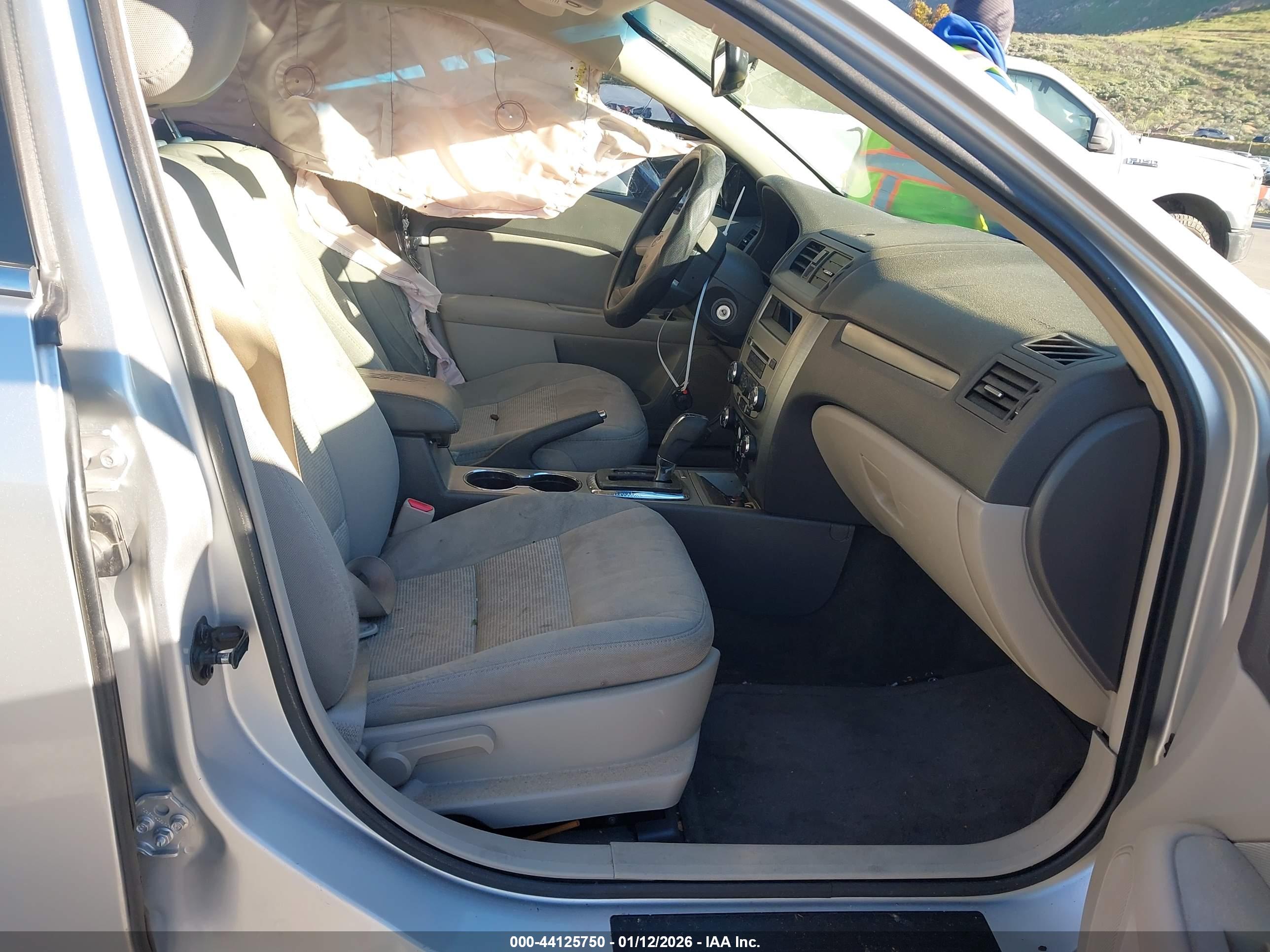 FORD FUSION image 5