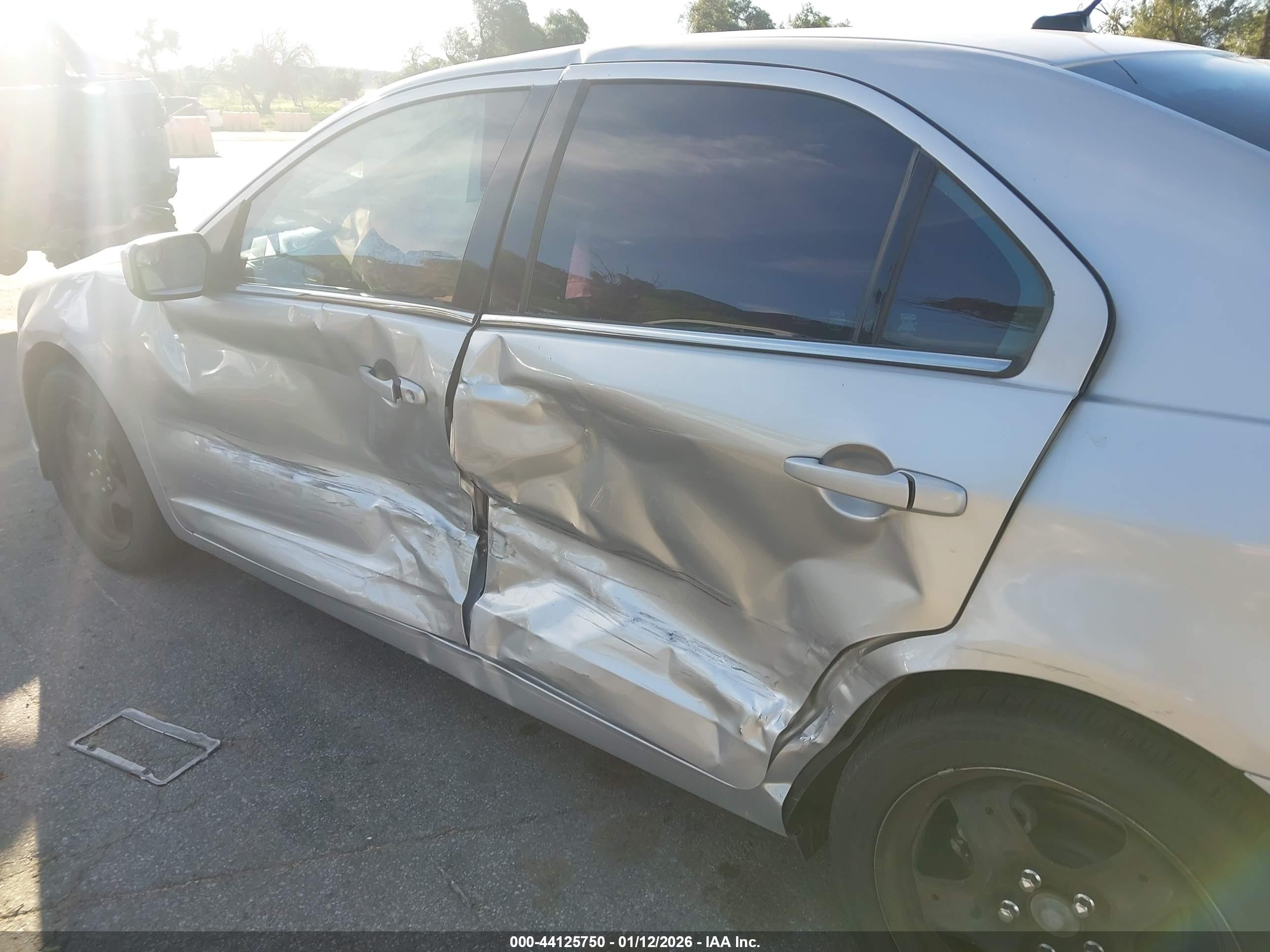 FORD FUSION image 6