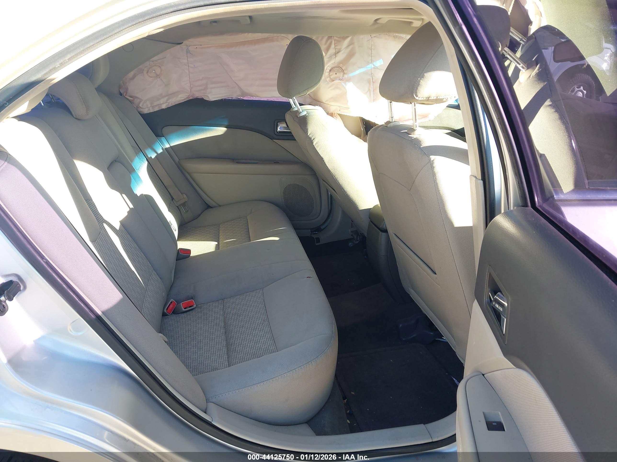 FORD FUSION image 8