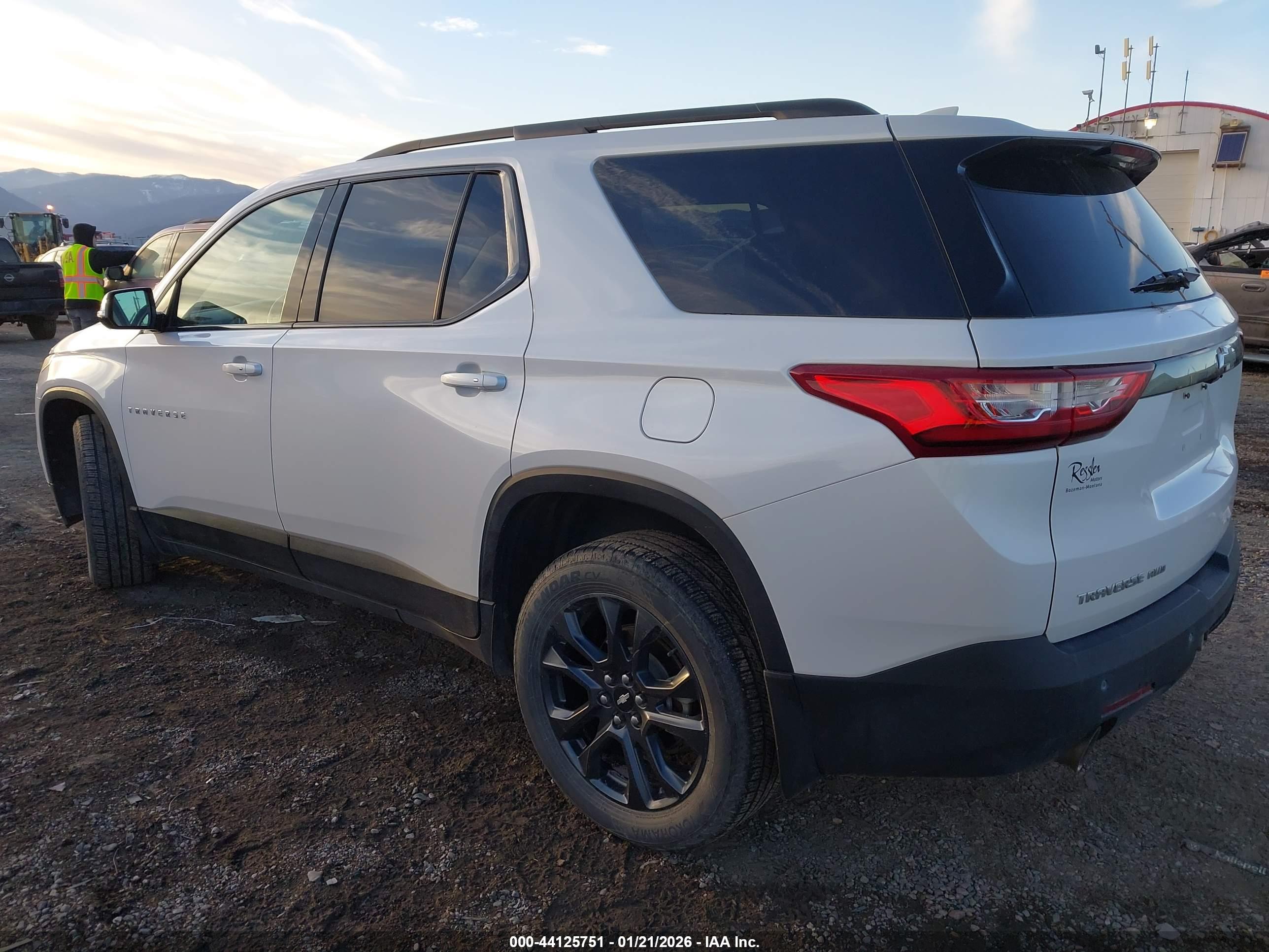 CHEVROLET TRAVERSE image 3