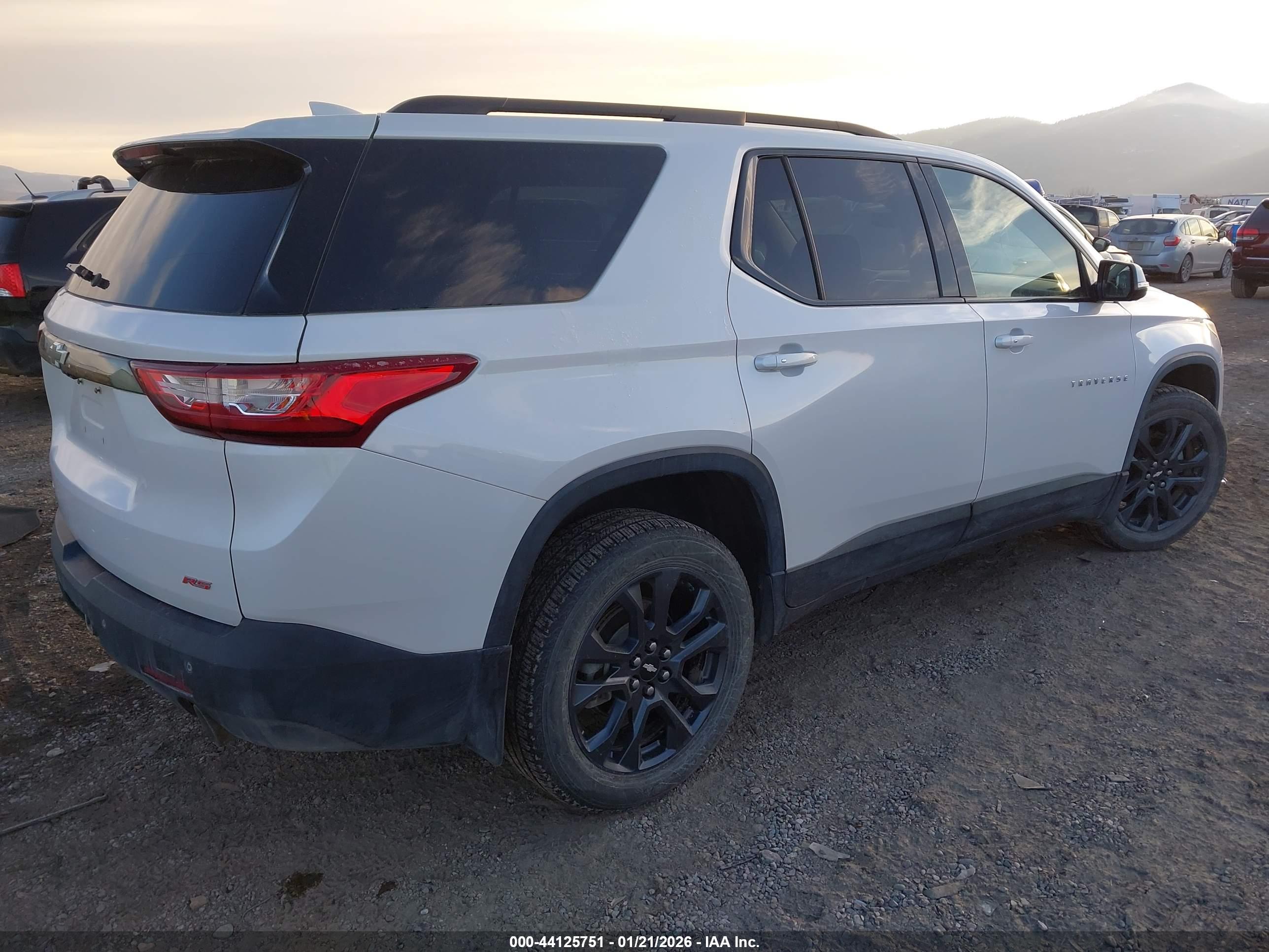 CHEVROLET TRAVERSE image 4