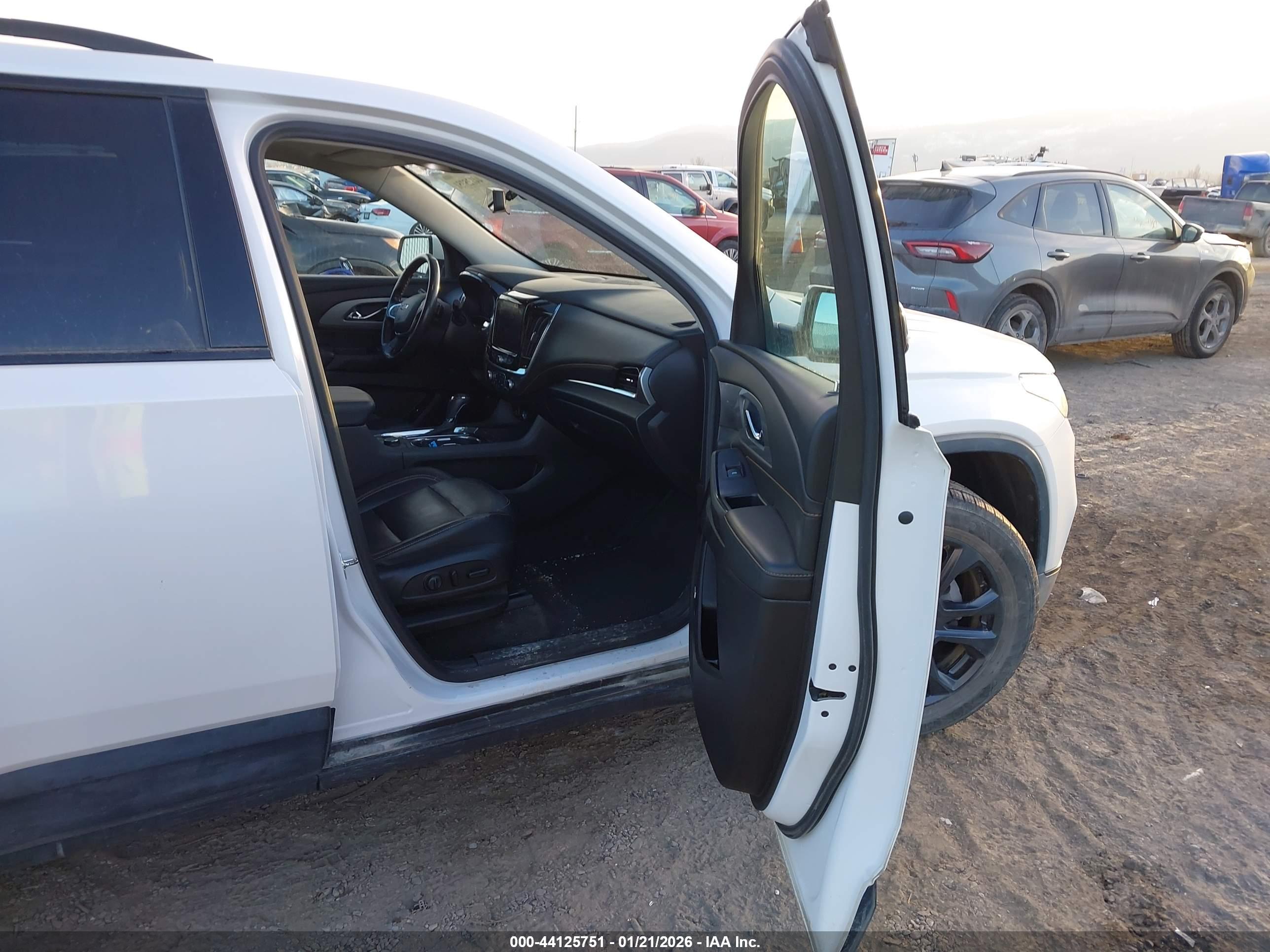 CHEVROLET TRAVERSE image 5