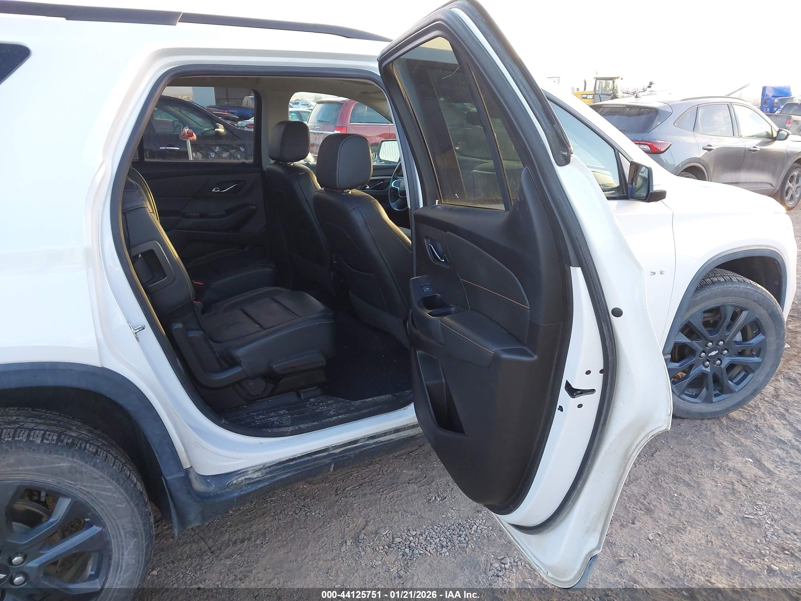 CHEVROLET TRAVERSE image 8
