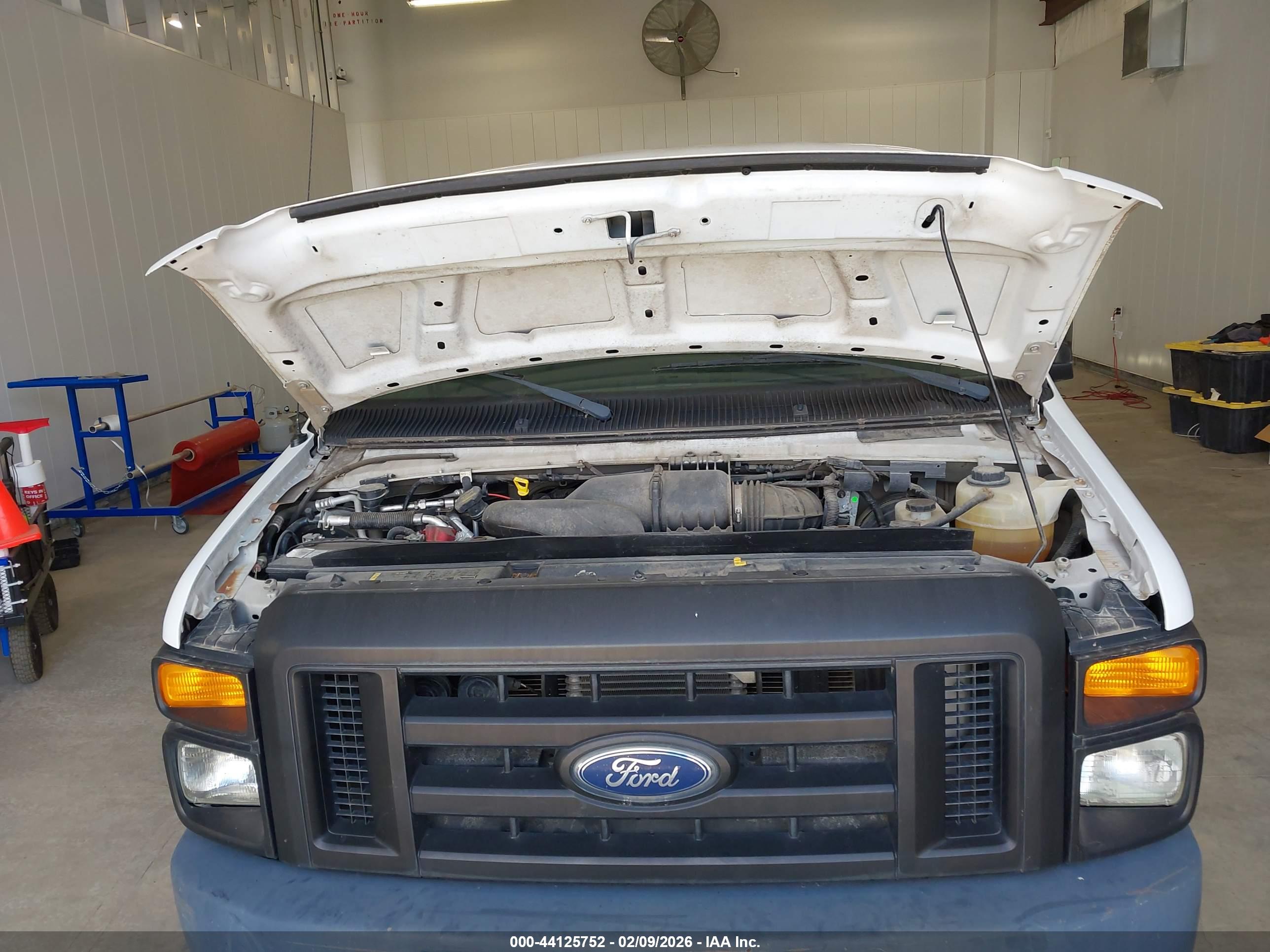 FORD E-350 image 10