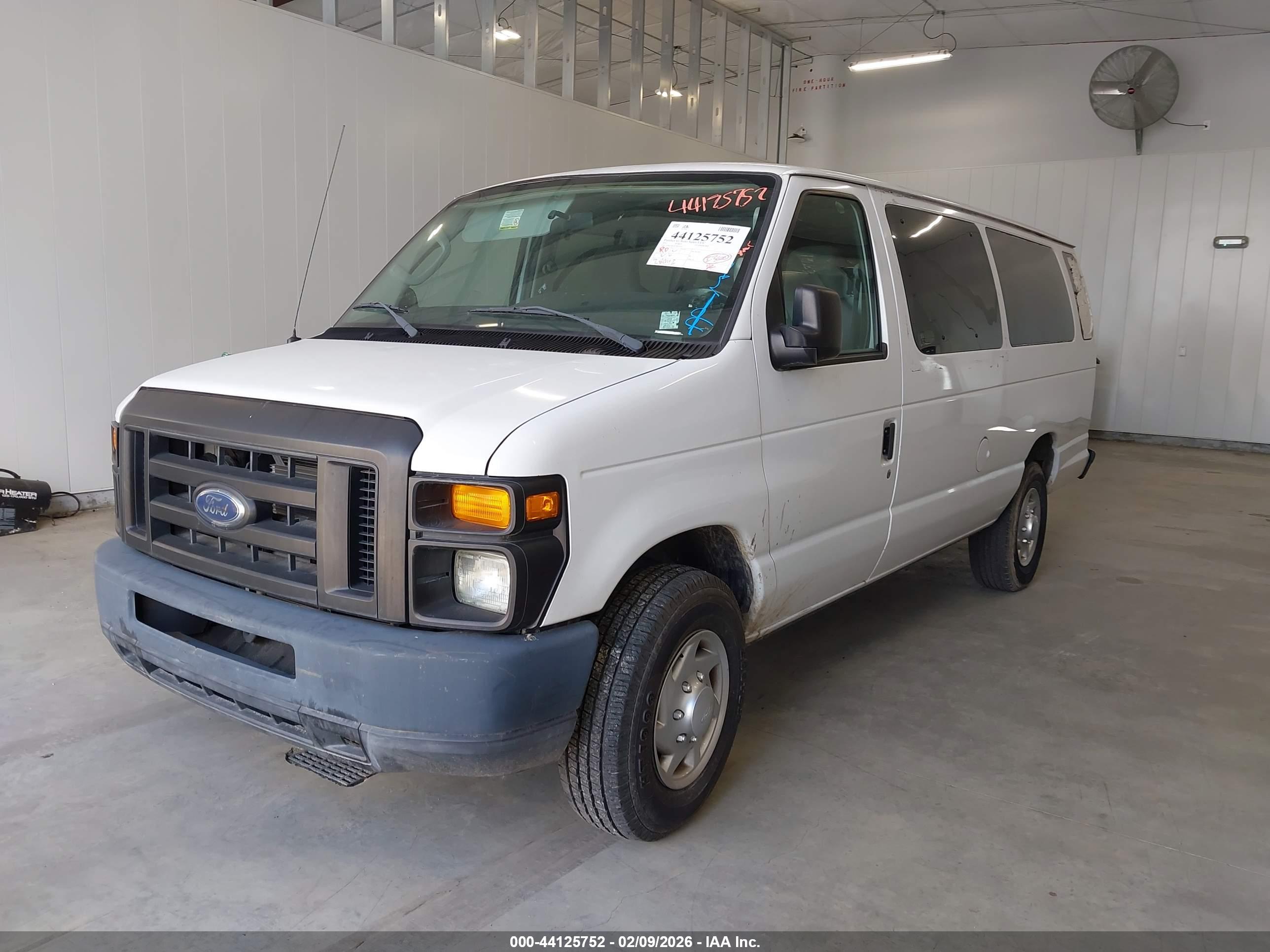 FORD E-350 image 2