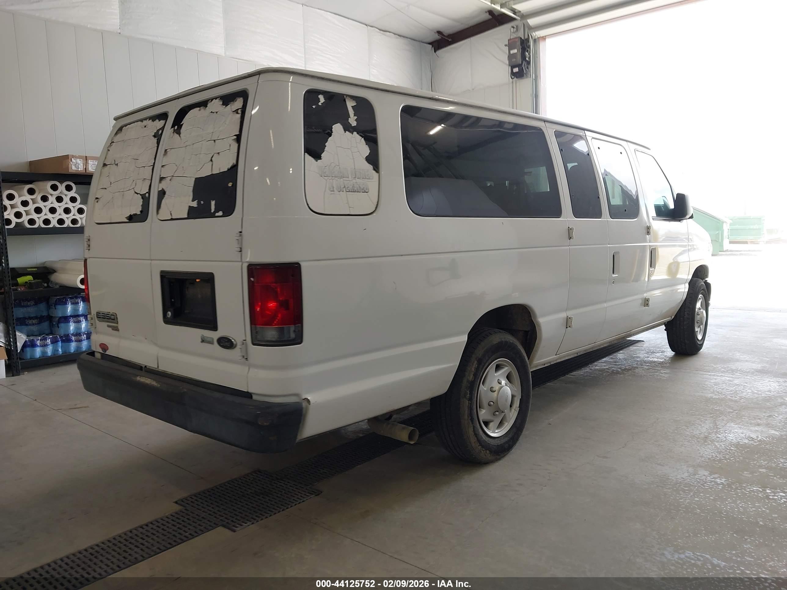 FORD E-350 image 4