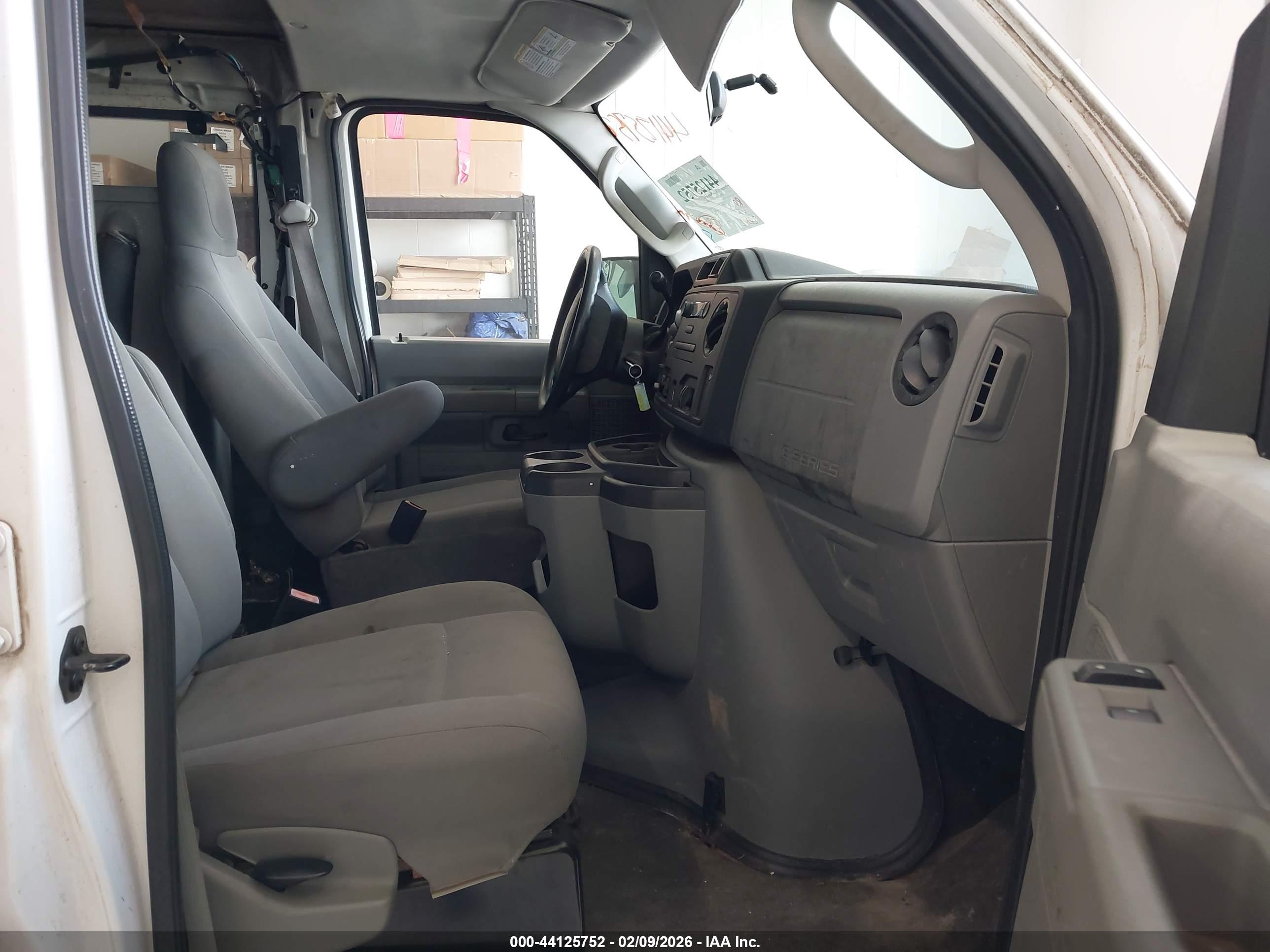 FORD E-350 image 5