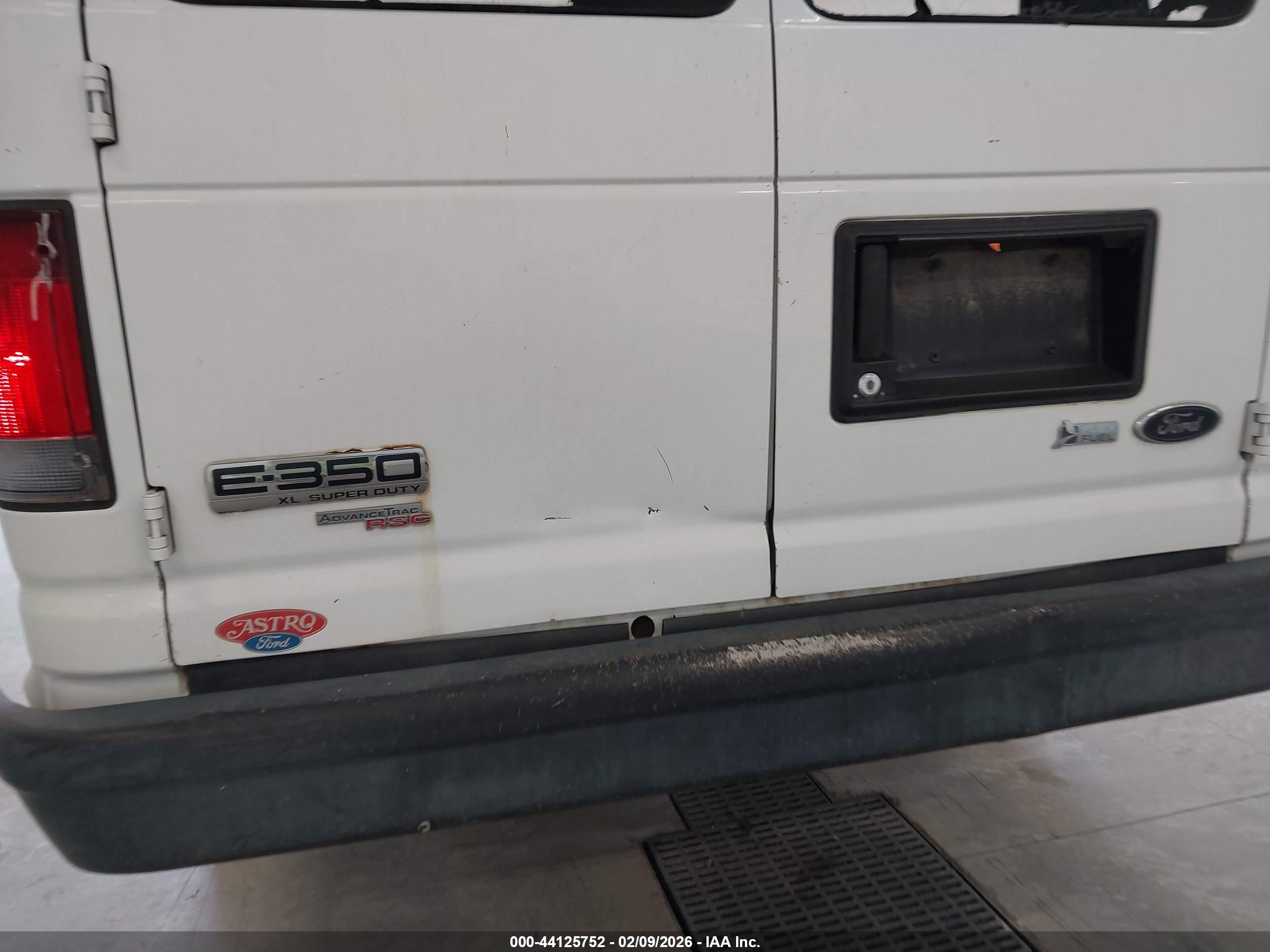 FORD E-350 image 6