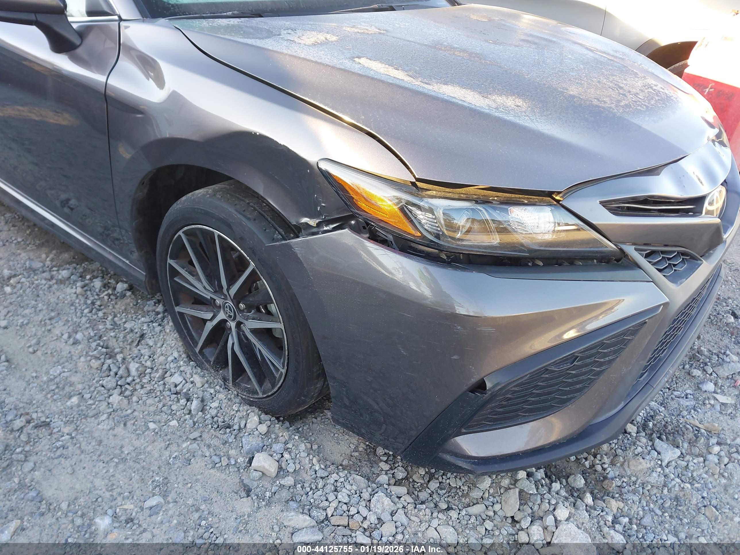 TOYOTA CAMRY image 6
