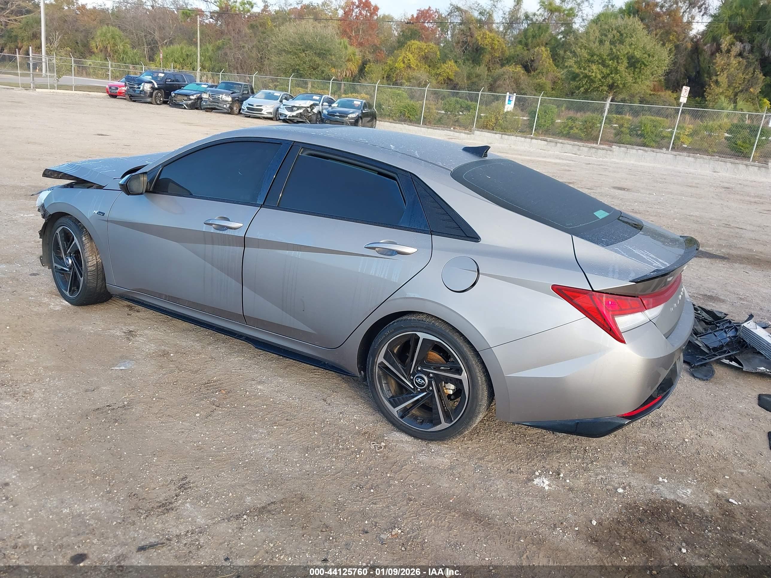 HYUNDAI ELANTRA image 3