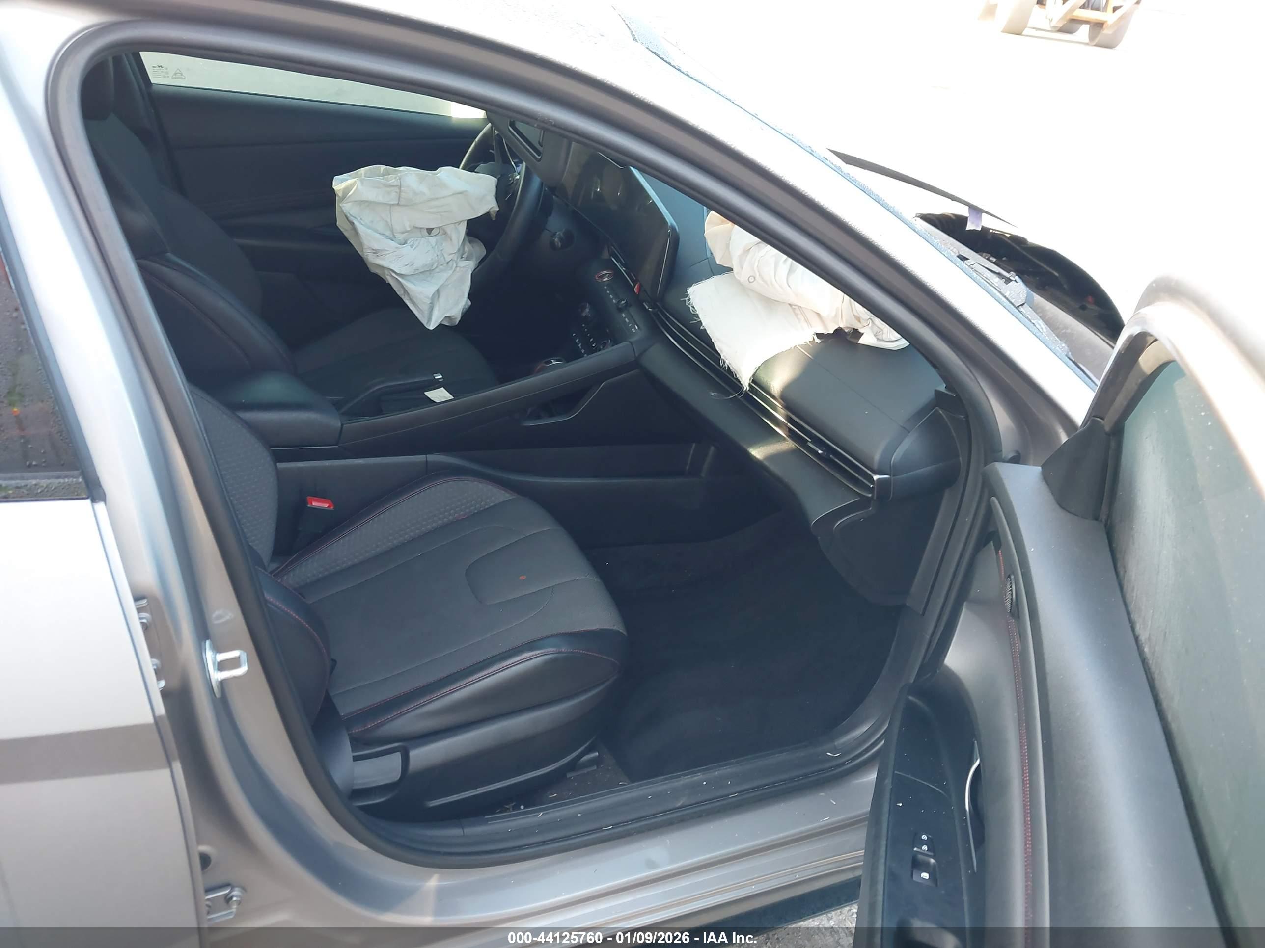 HYUNDAI ELANTRA image 5