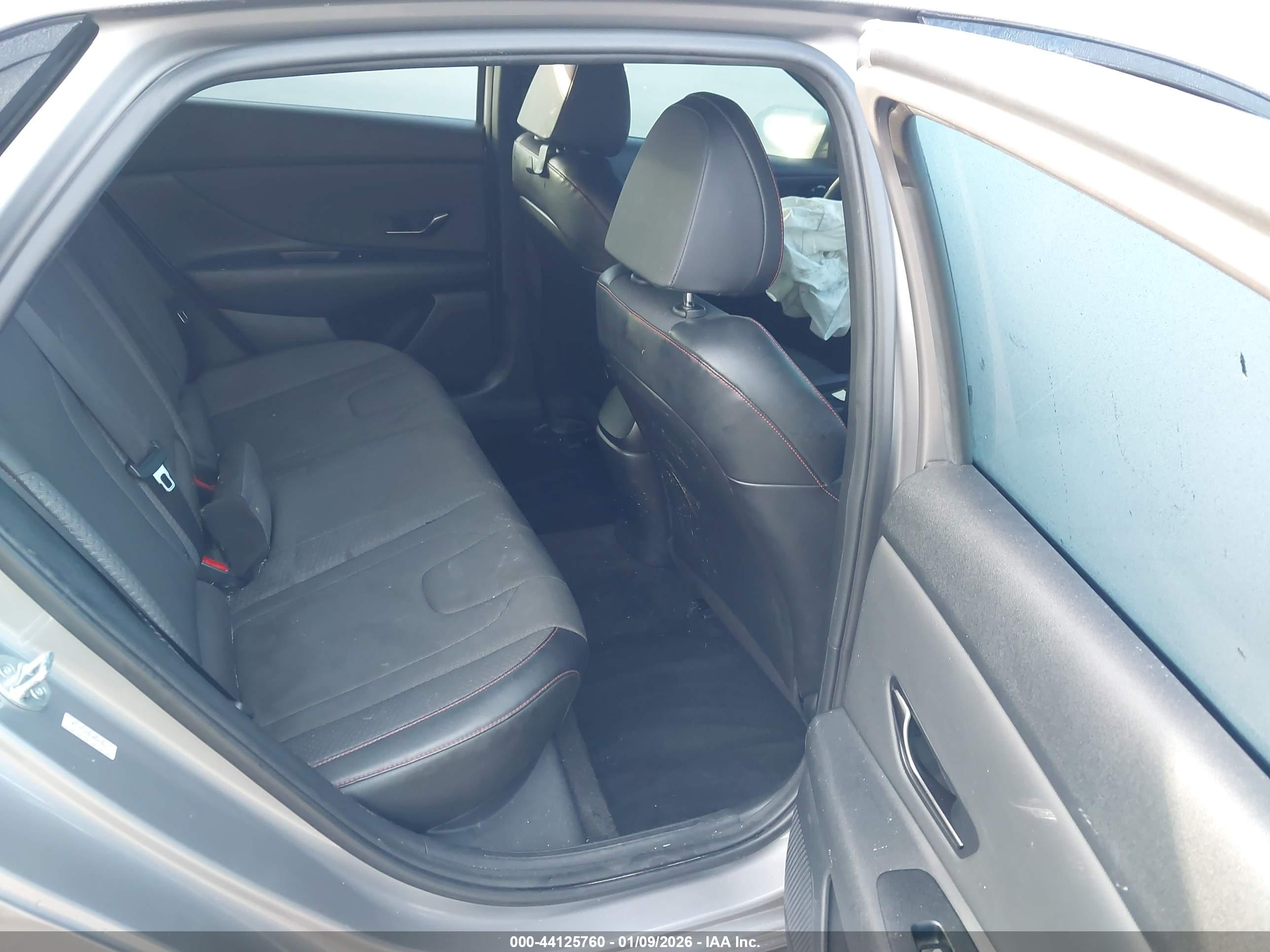 HYUNDAI ELANTRA image 8