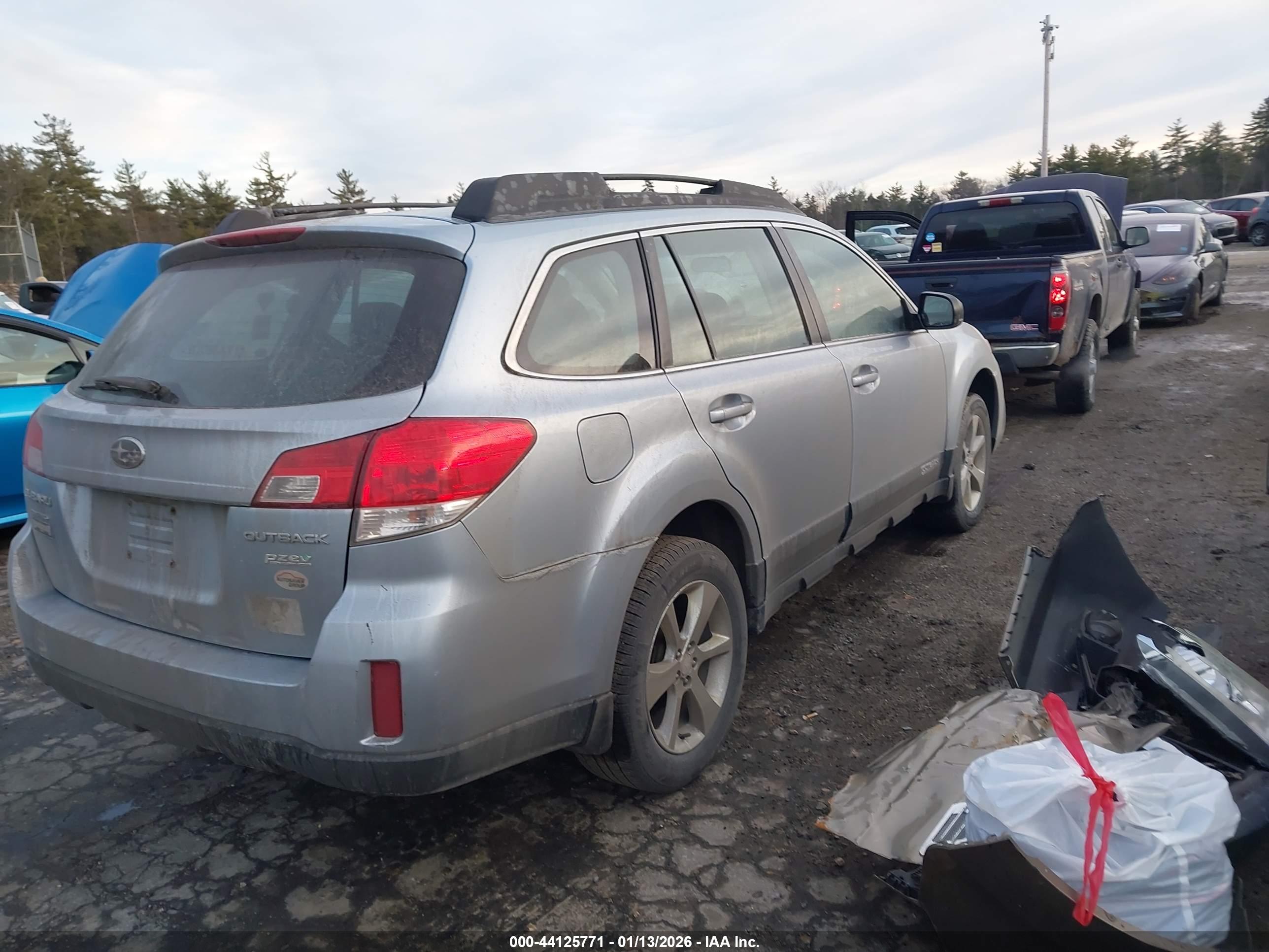 SUBARU OUTBACK image 4