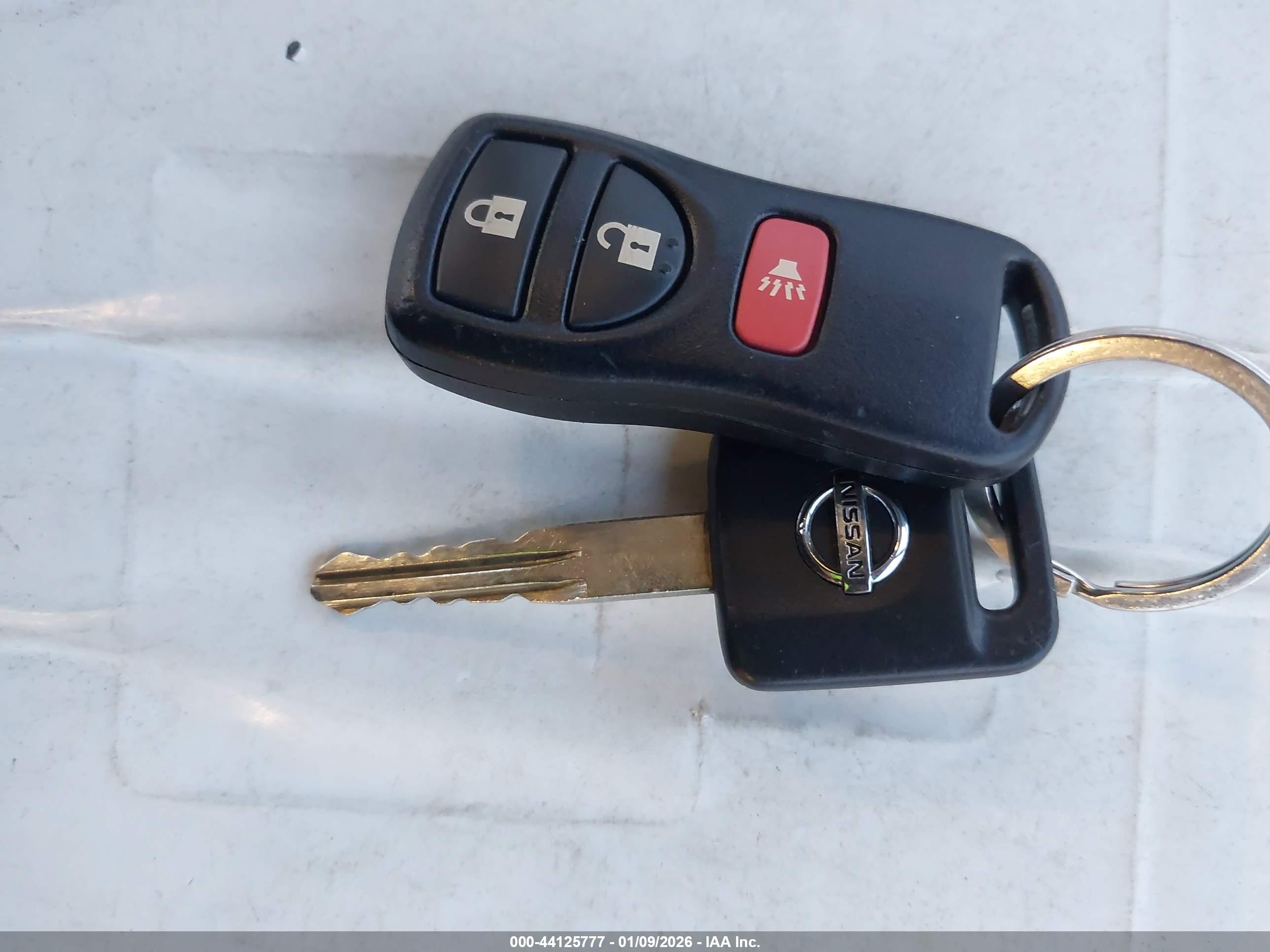 NISSAN VERSA image 11