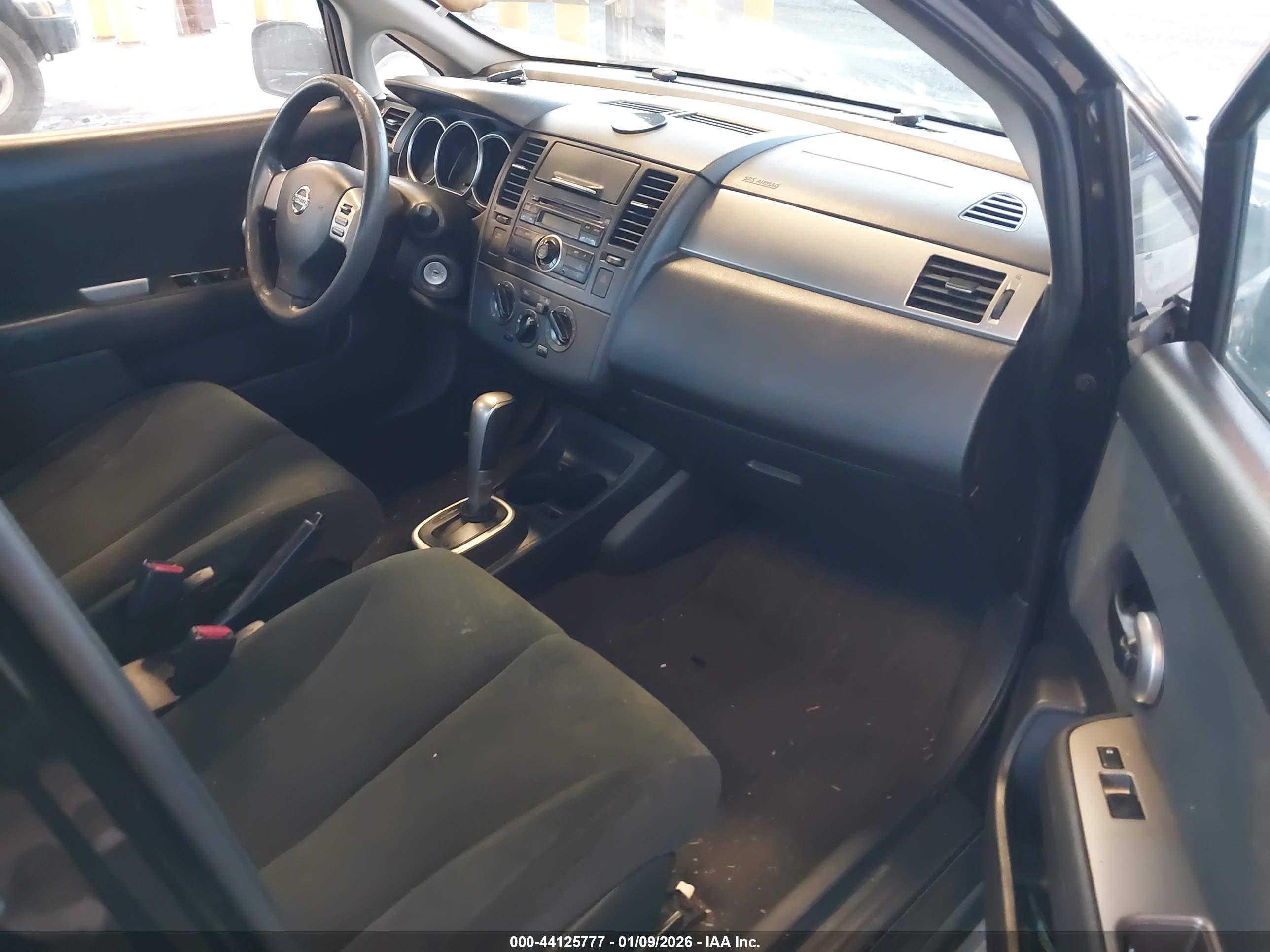 NISSAN VERSA image 5