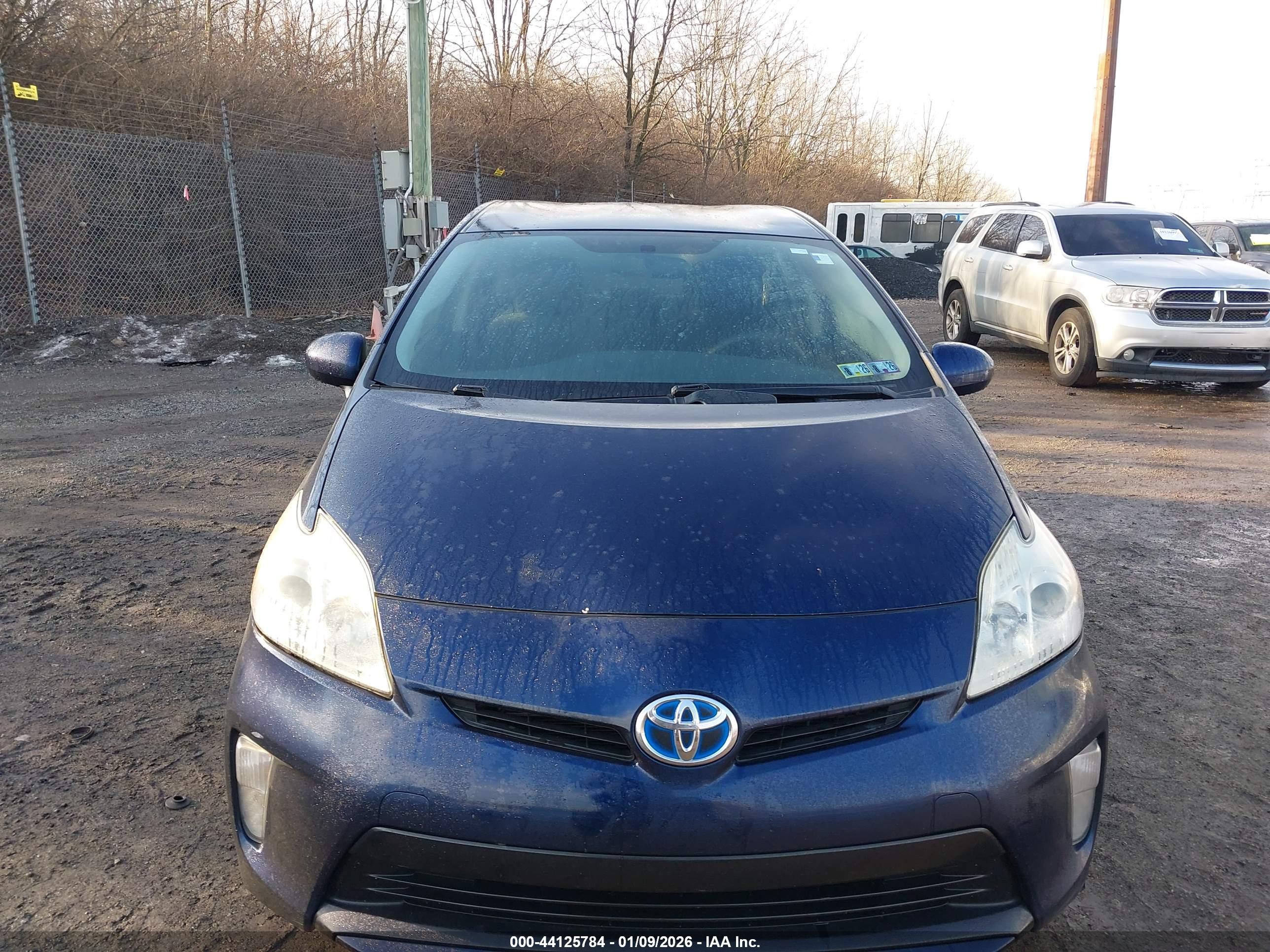 TOYOTA PRIUS image 6