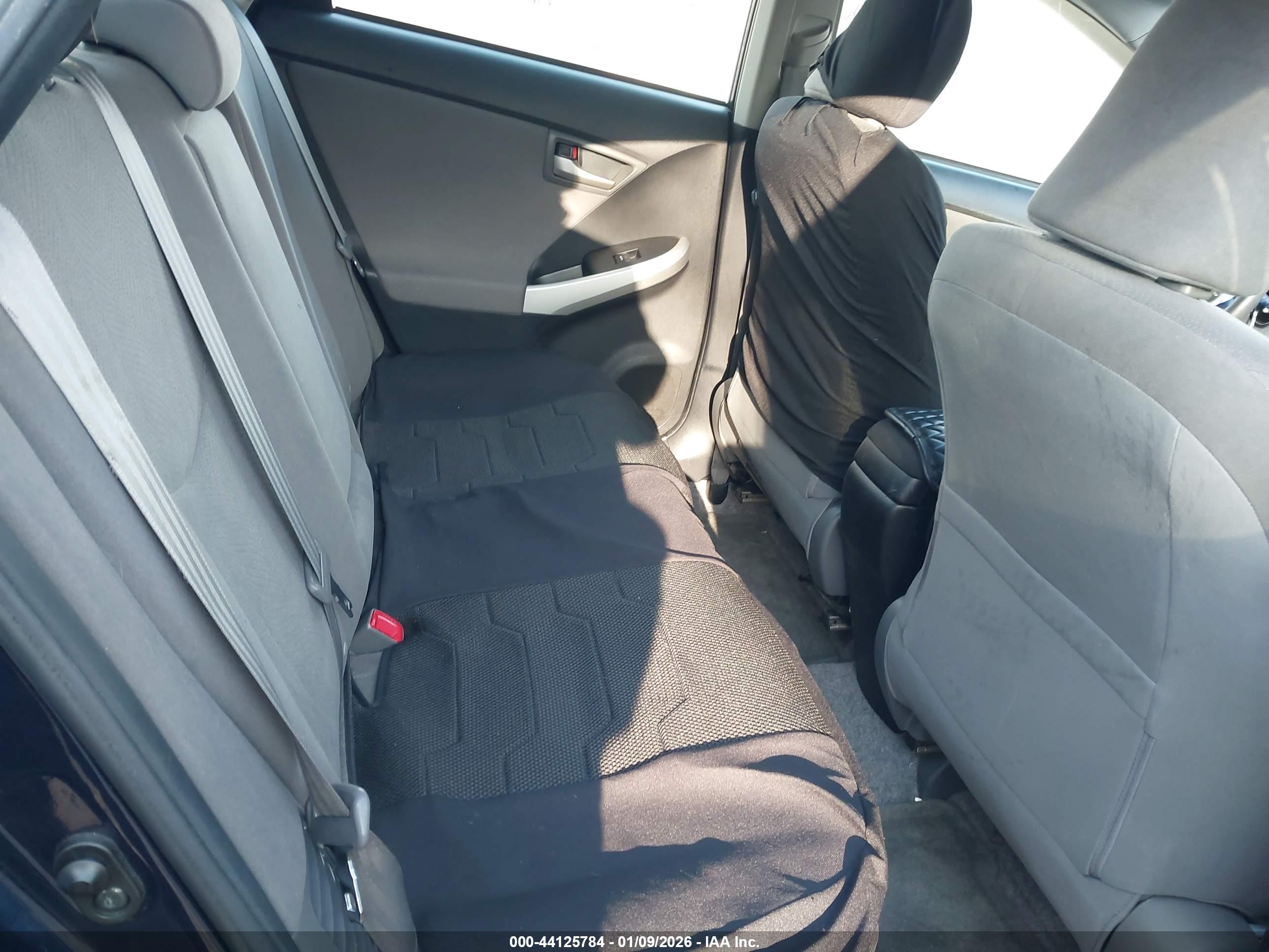 TOYOTA PRIUS image 8